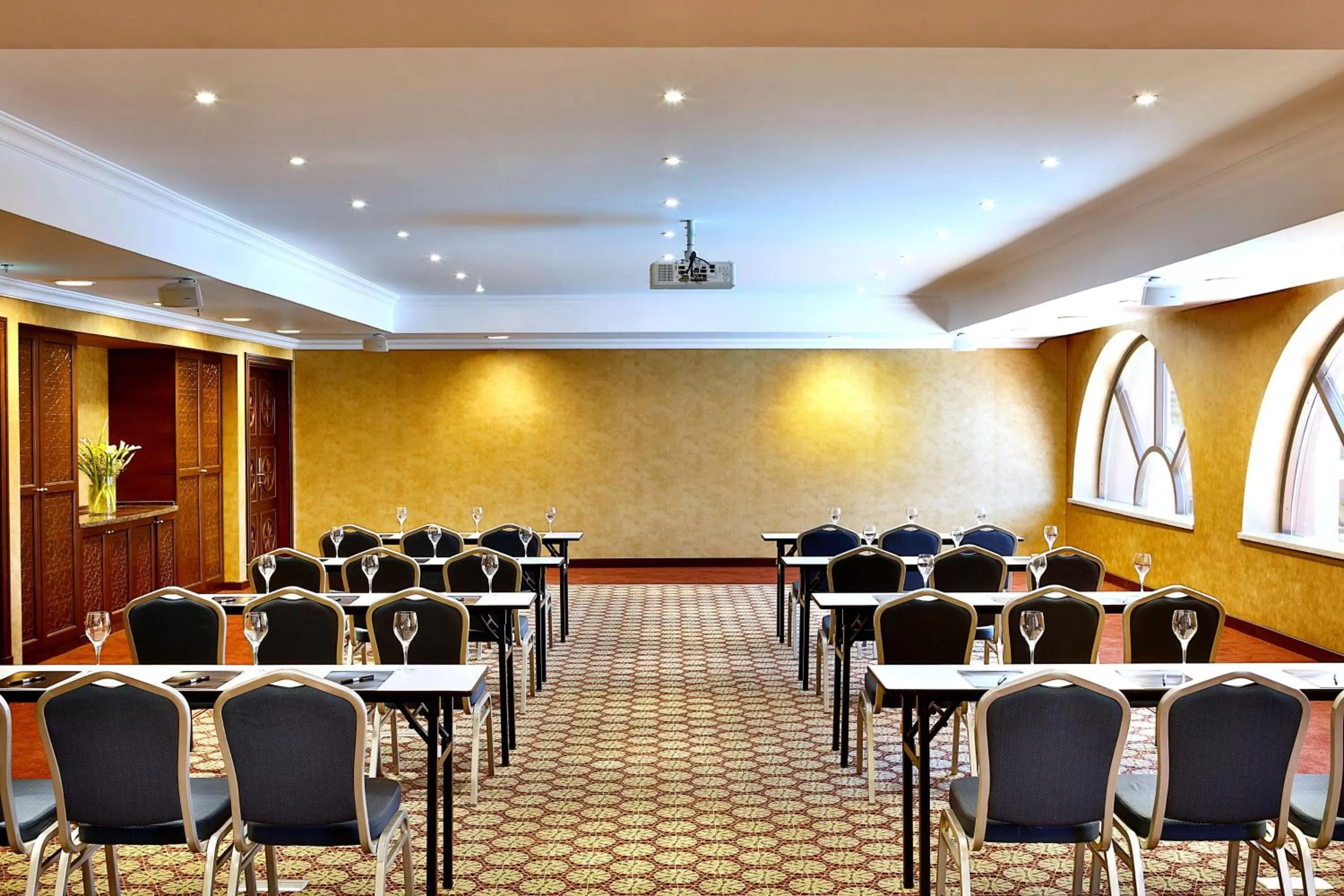 Meeting/conference room in Hilton Alexandria King's Ranch Hotel