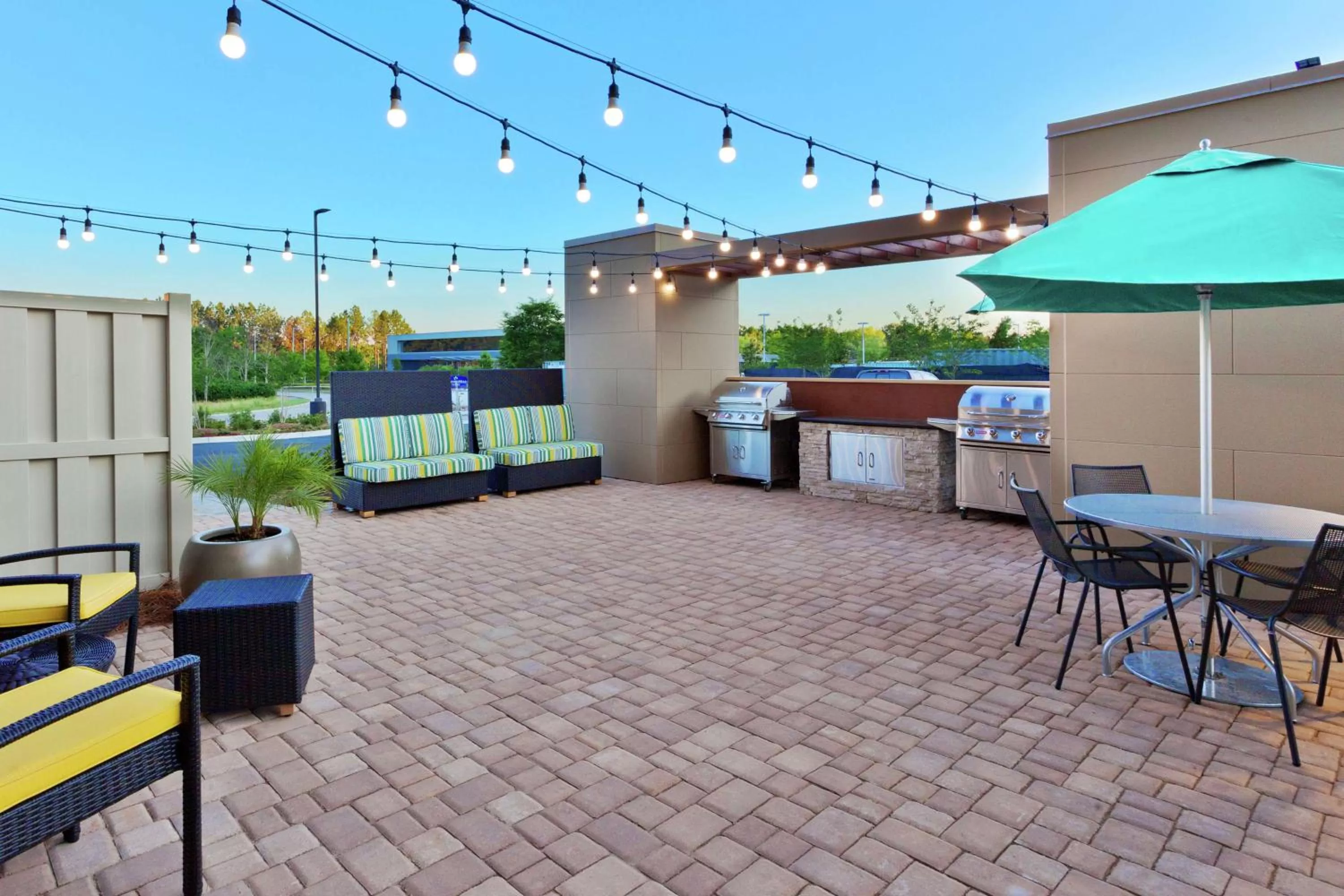 Dining area in Home2 Suites By Hilton Birmingham Colonnade