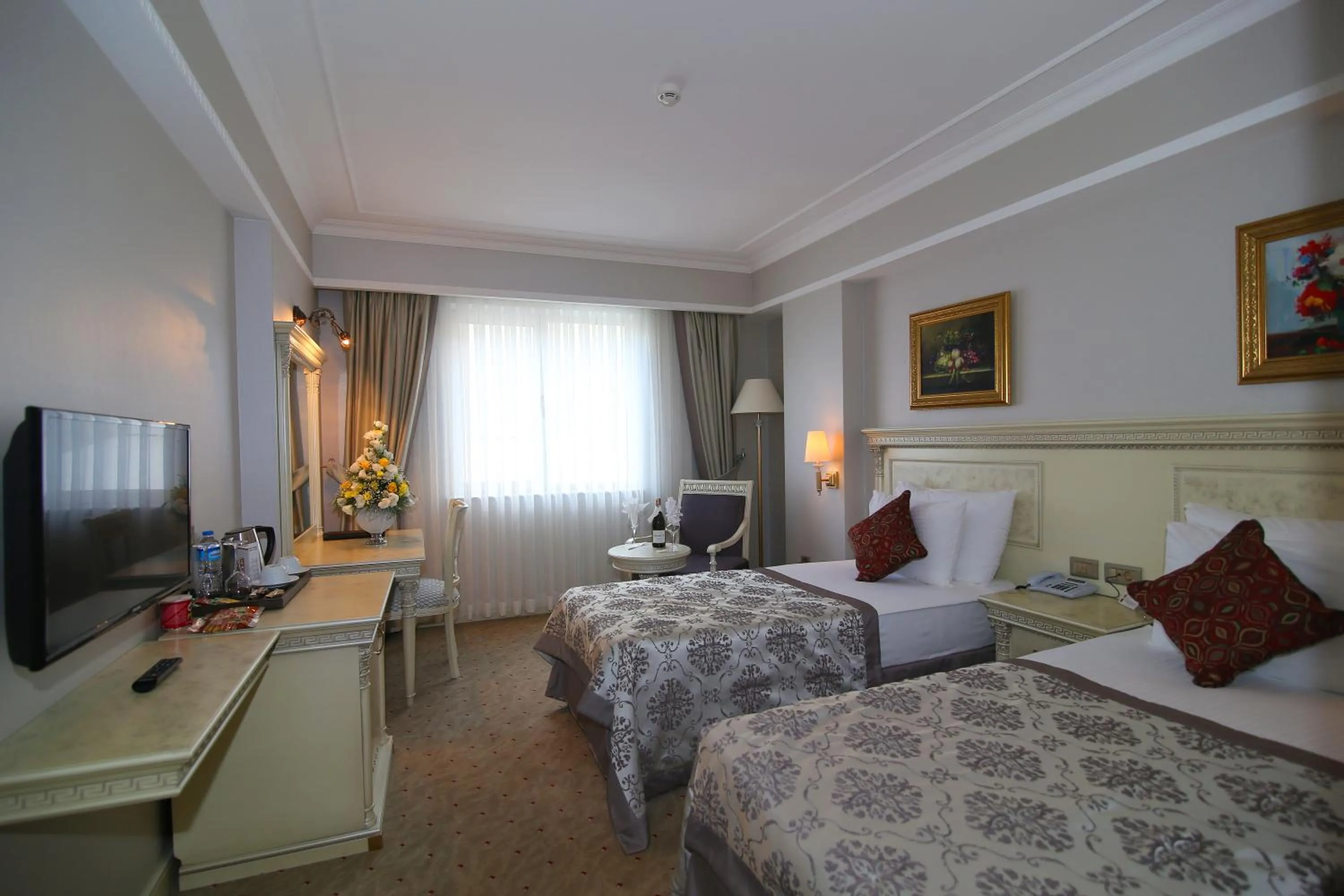 Photo of the whole room, Bed in Demir Hotel