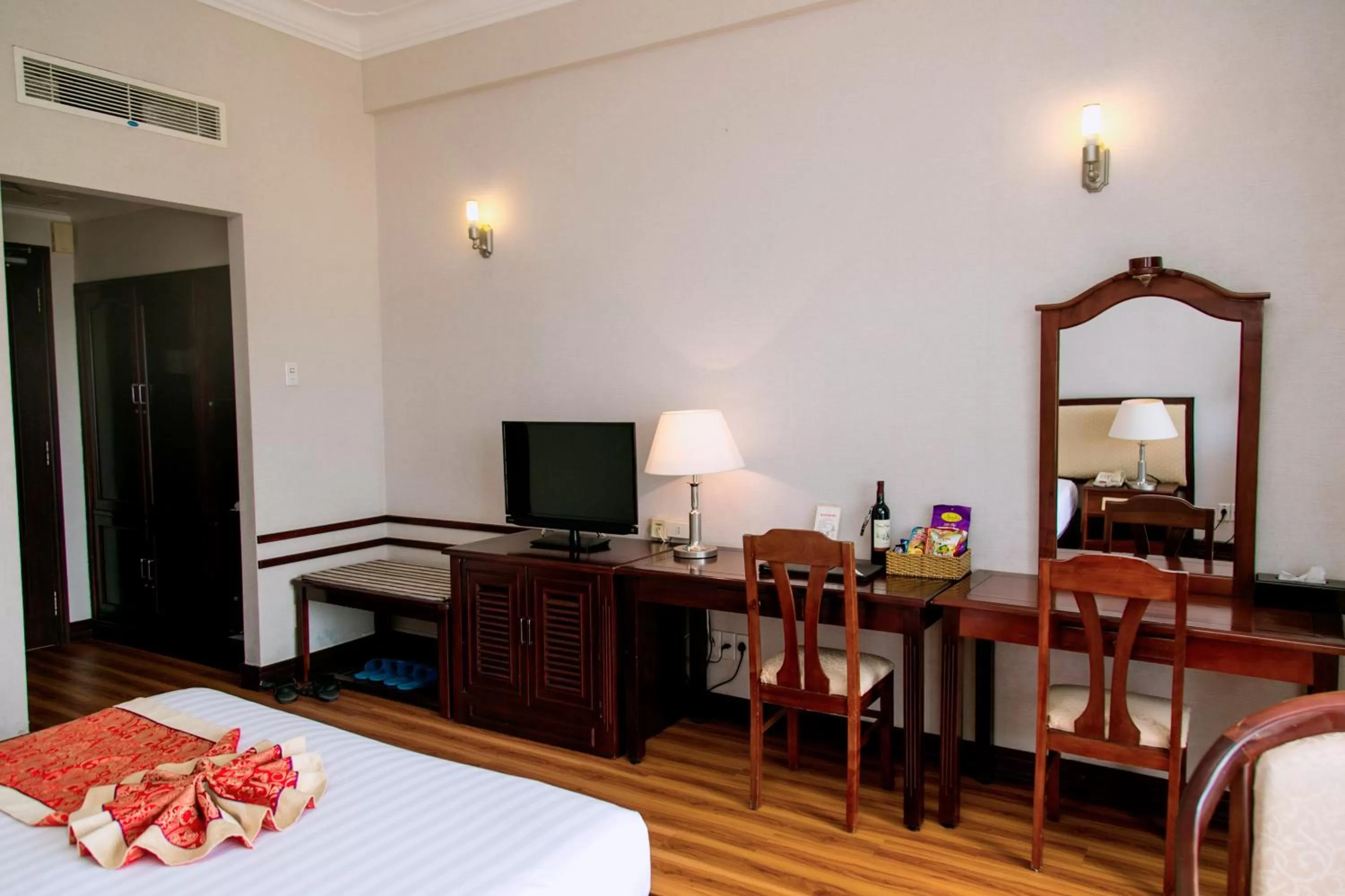 TV and multimedia, Bed in Seagull Hotel