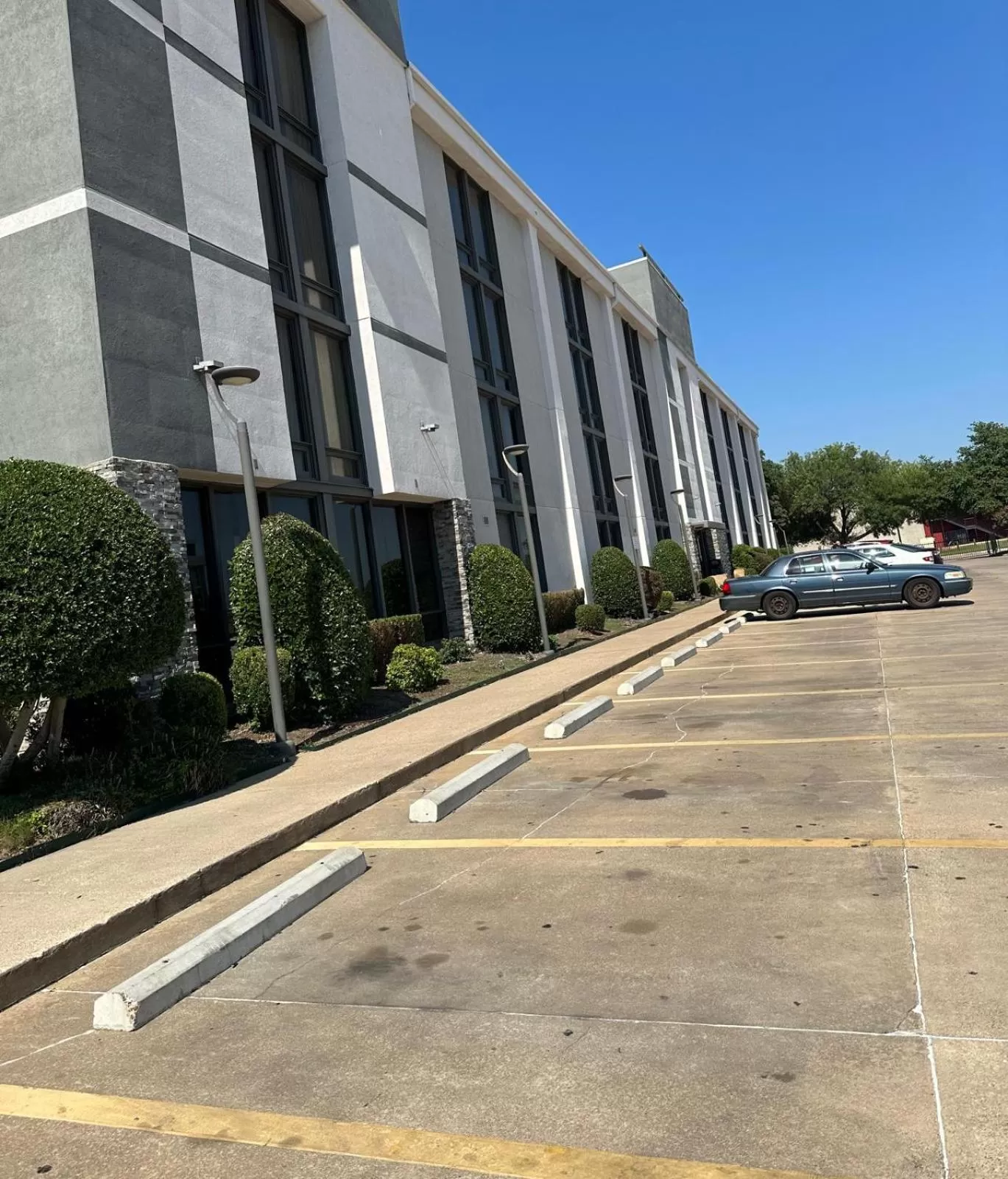 Parking in Comfort Inn Dallas North Love Field Airport