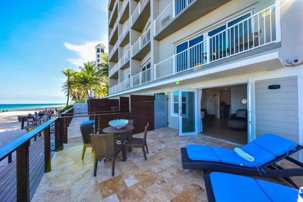 Patio in Sun Tower Hotel & Suites on the Beach