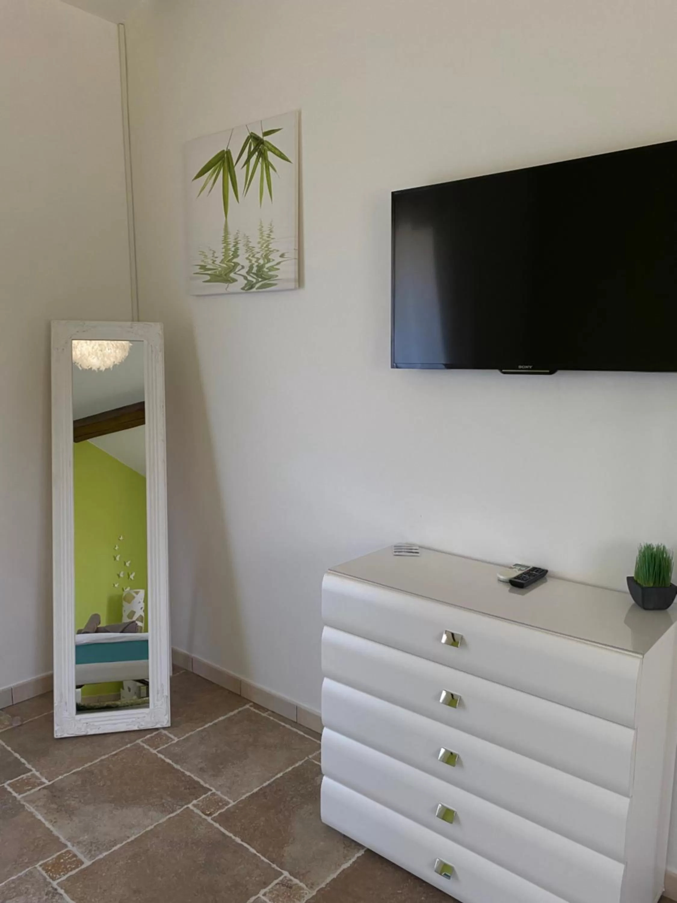 TV and multimedia, TV/Entertainment Center in La Bastide Des Selves