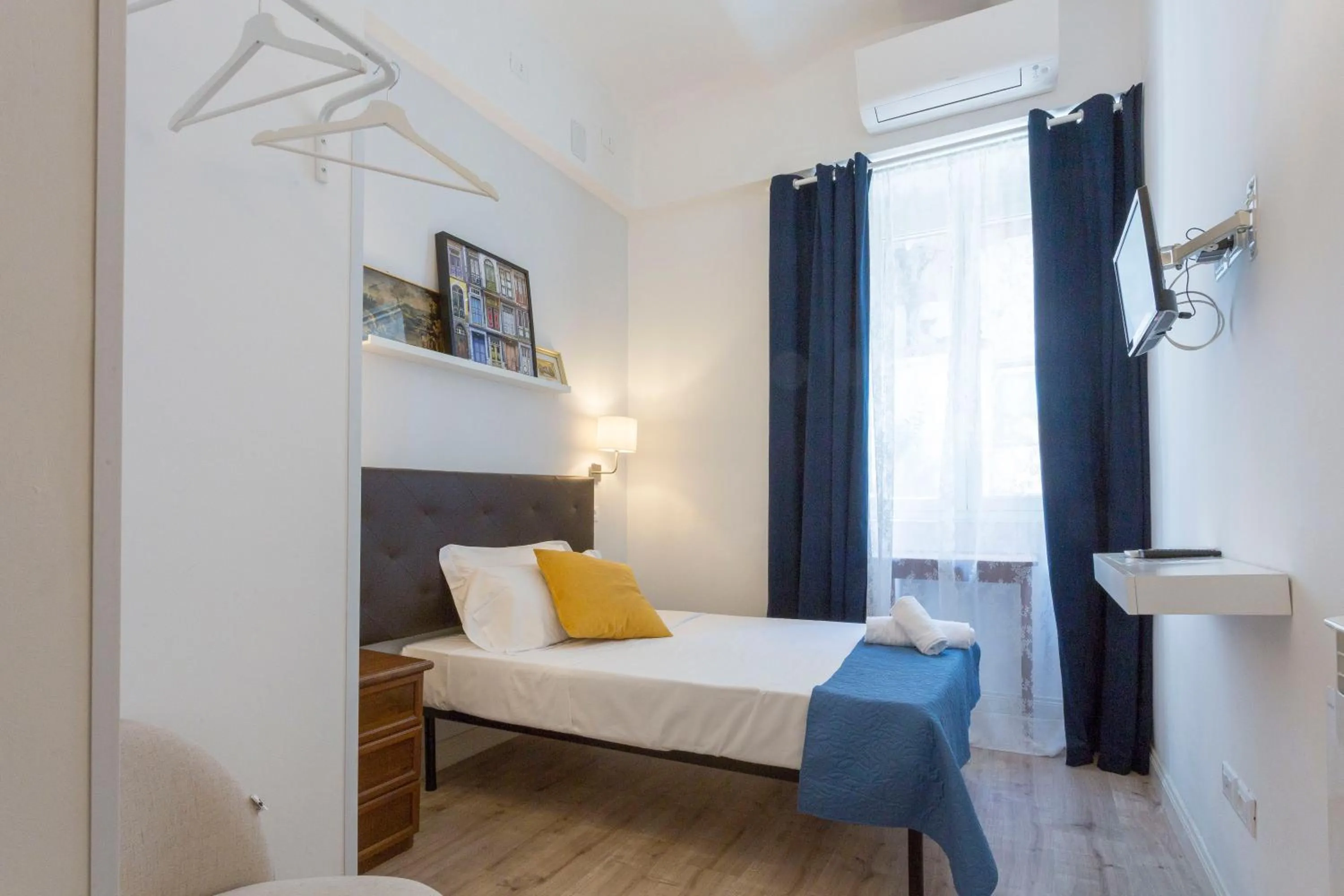 Photo of the whole room, Bed in Hotel Cathrine