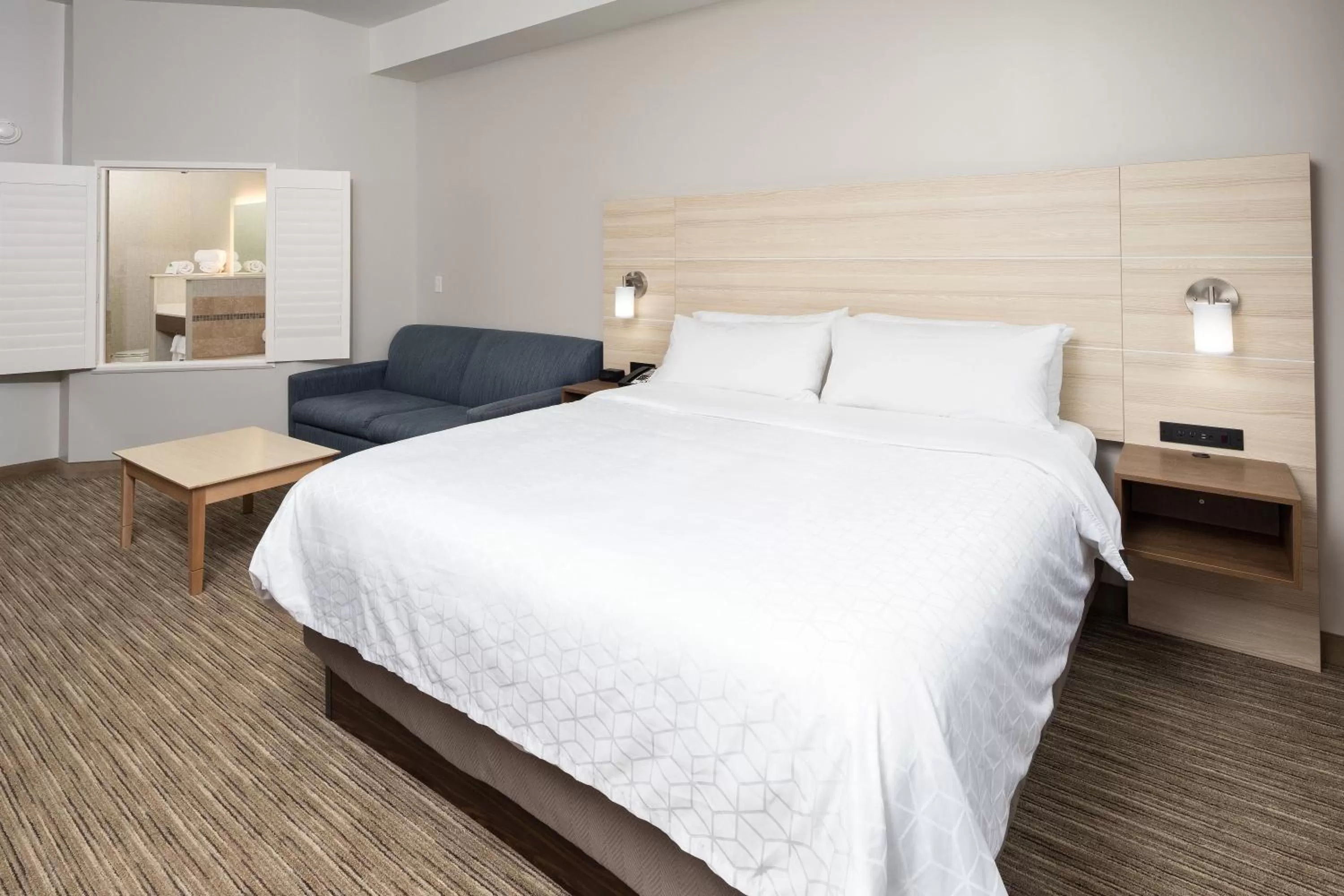 Bedroom, Bed in Holiday Inn Express & Suites - Portage by IHG