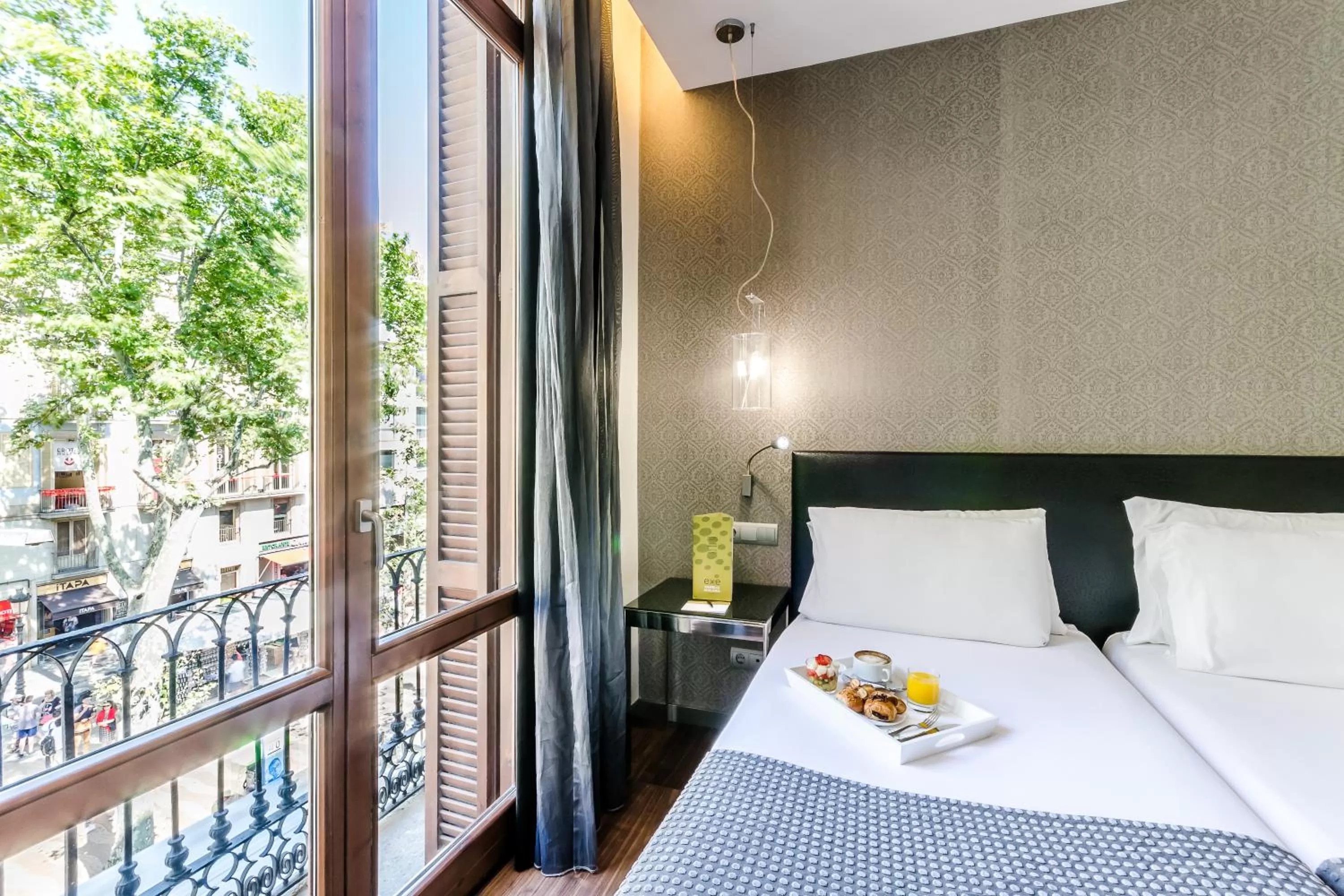 Bed in Exe Ramblas Boquería