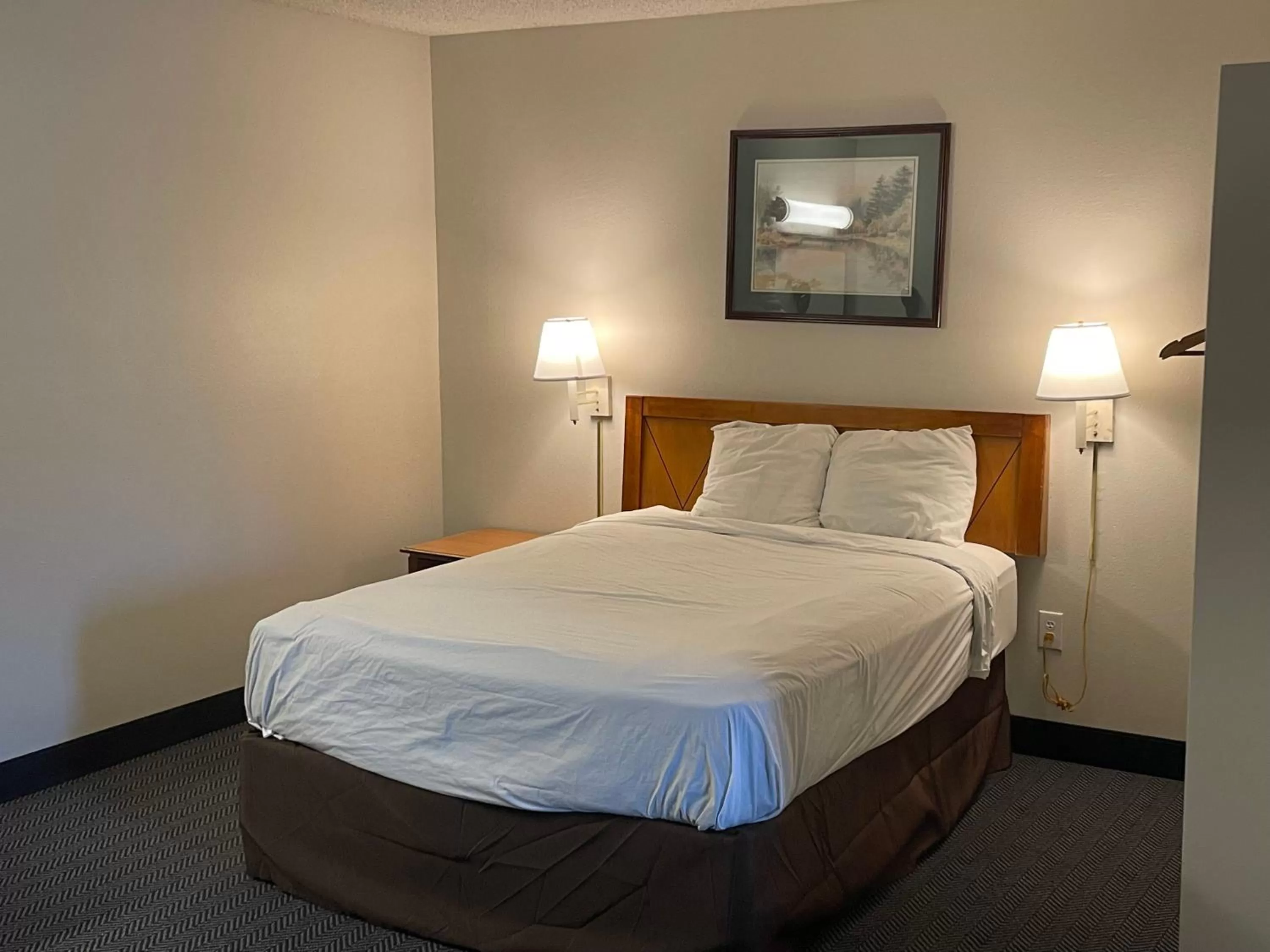 Bed in Skyway Inn - Seatac