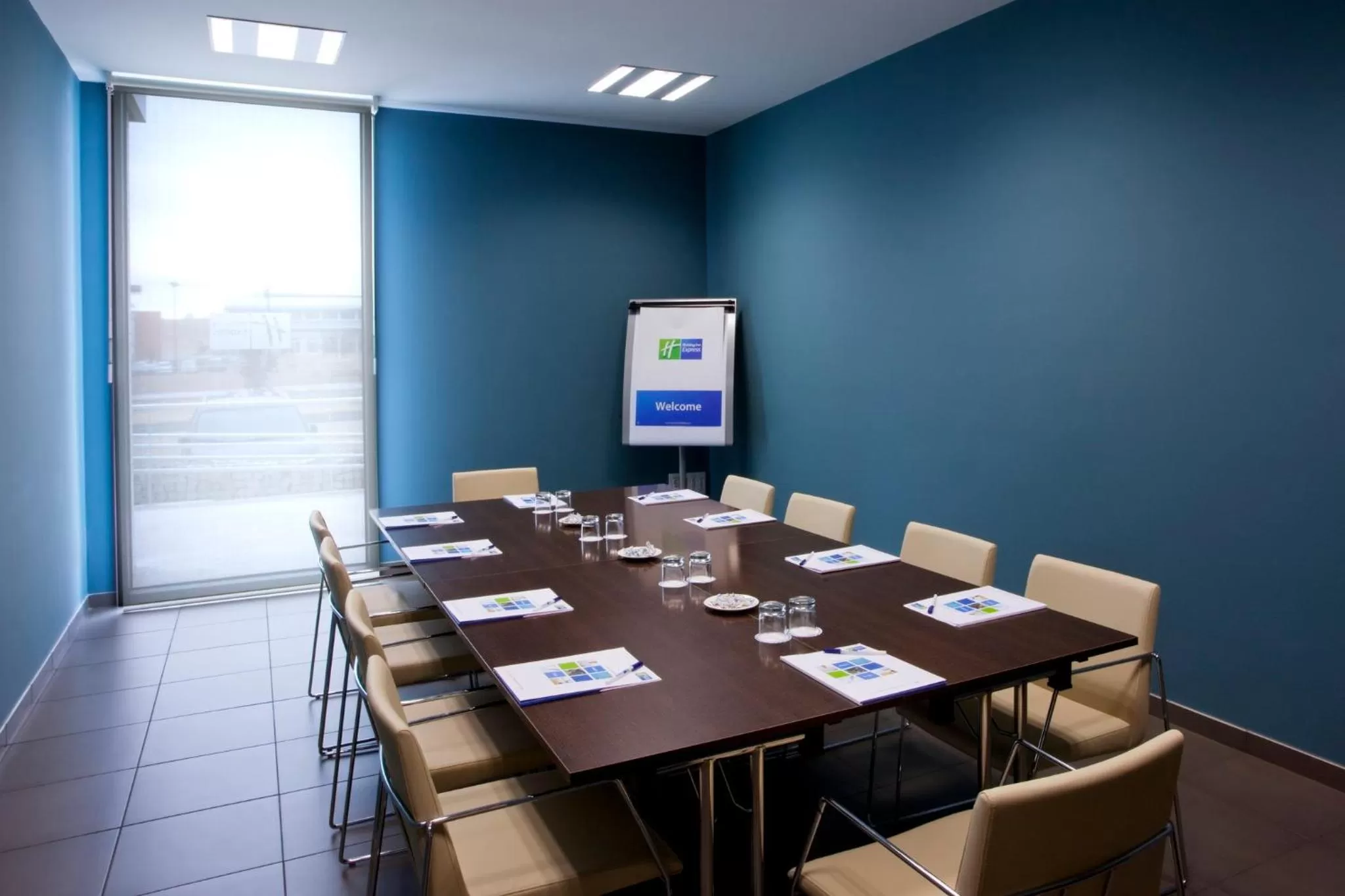 Meeting/conference room in Holiday Inn Express Vitoria by IHG