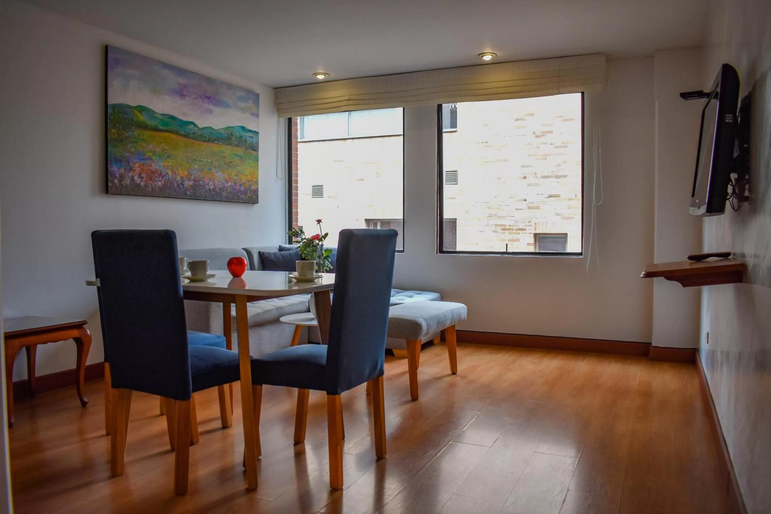 Dining area in Cora 96 Street Apartments