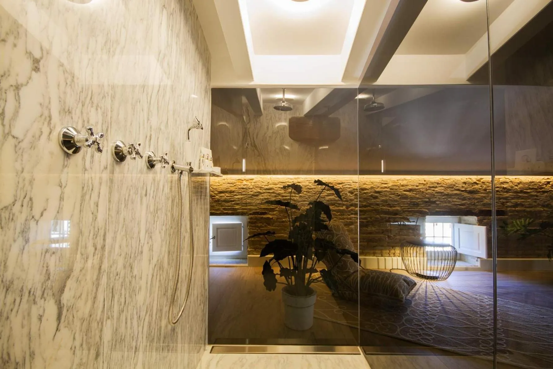 Bathroom in MYR Palacio Vallier