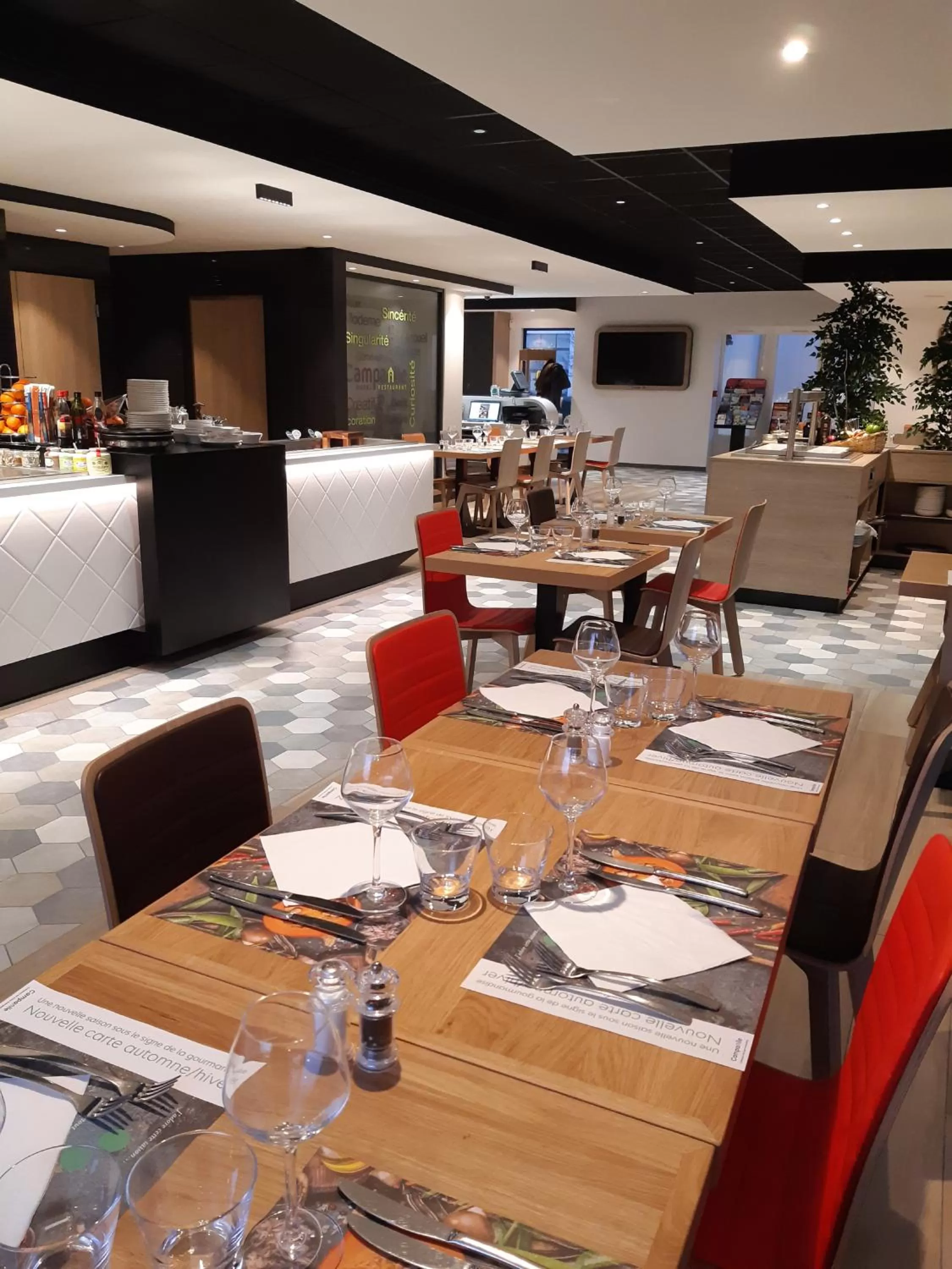 Restaurant/places to eat in Campanile Chartres