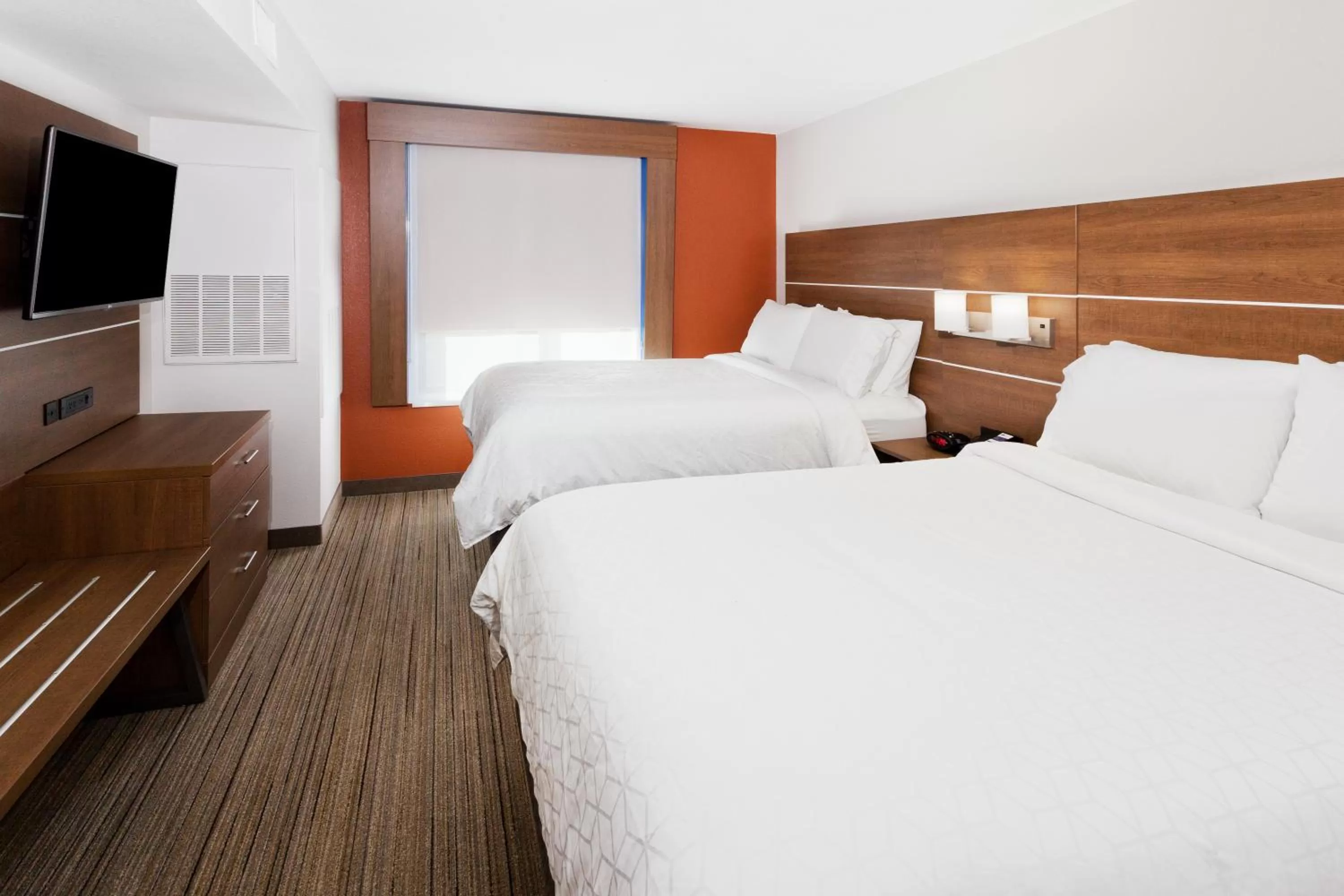 Photo of the whole room, Bed in Holiday Inn Express Rome-East by IHG