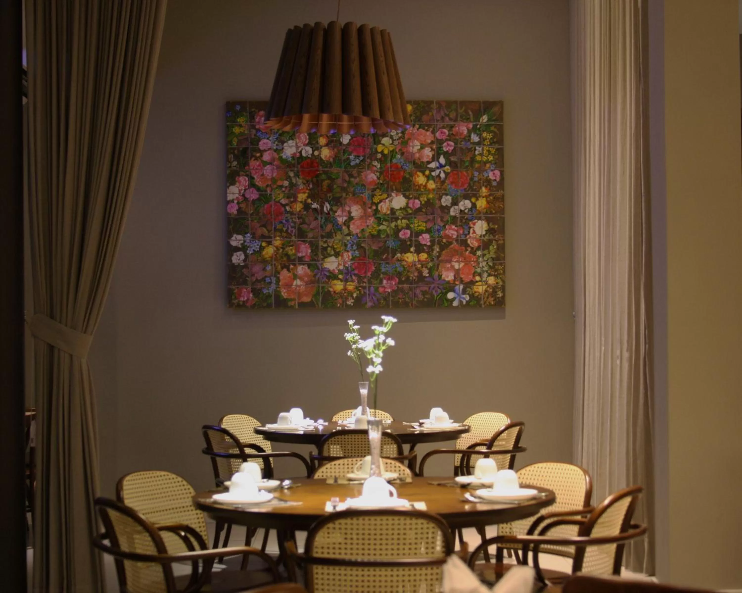 Restaurant/places to eat in Malibu Plaza Hotel