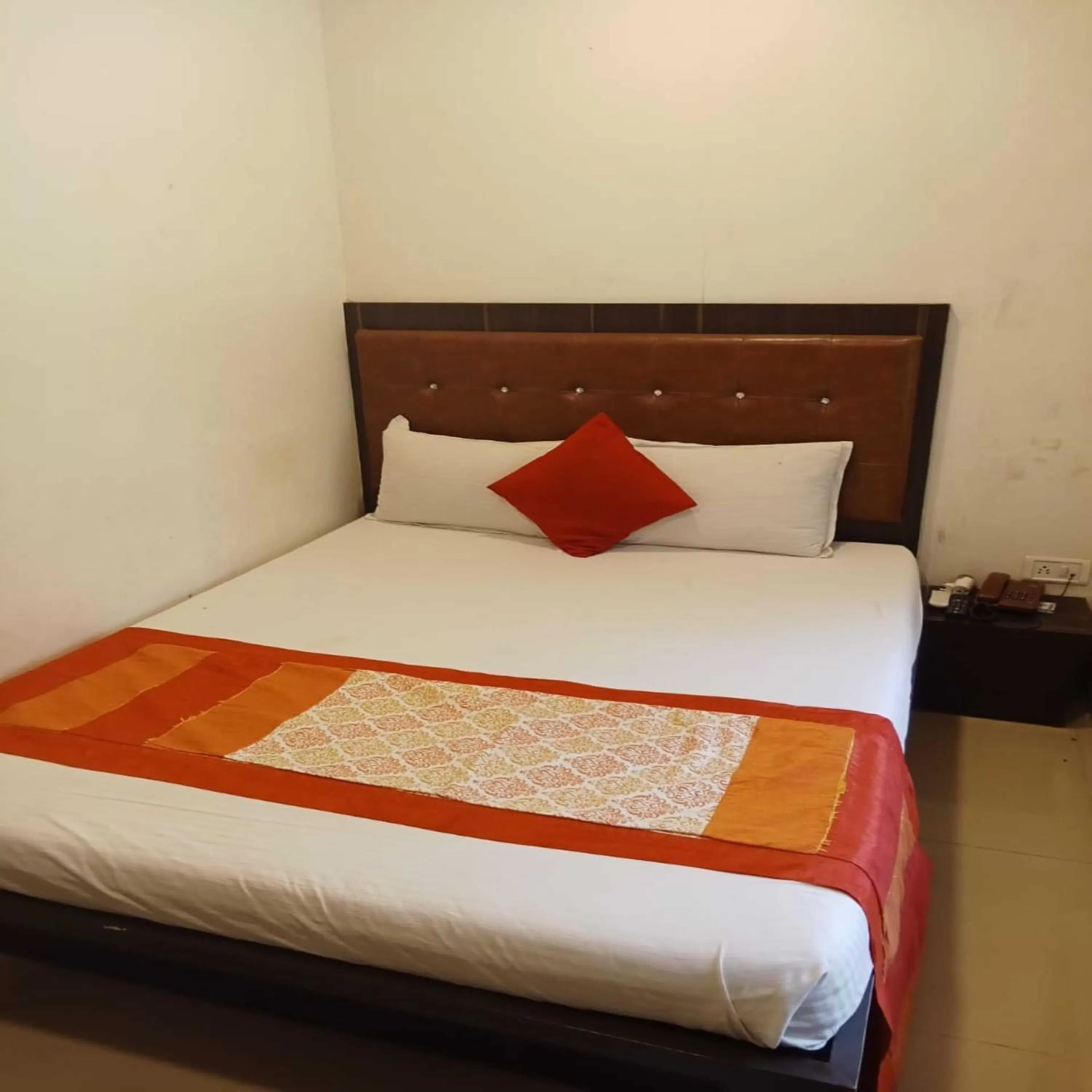 Bed in Hotel Borivali Executive - Near Borivali Railway Station