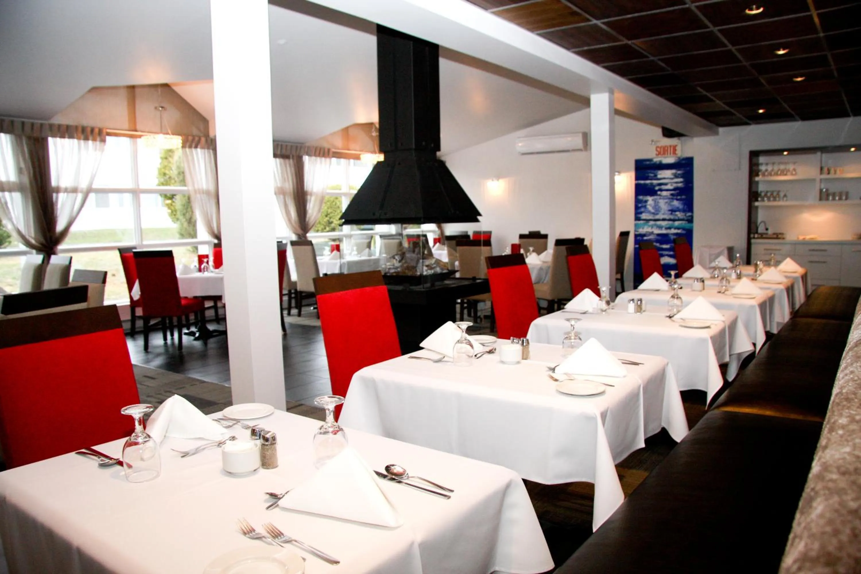 Restaurant/places to eat in Auberge de la Pointe