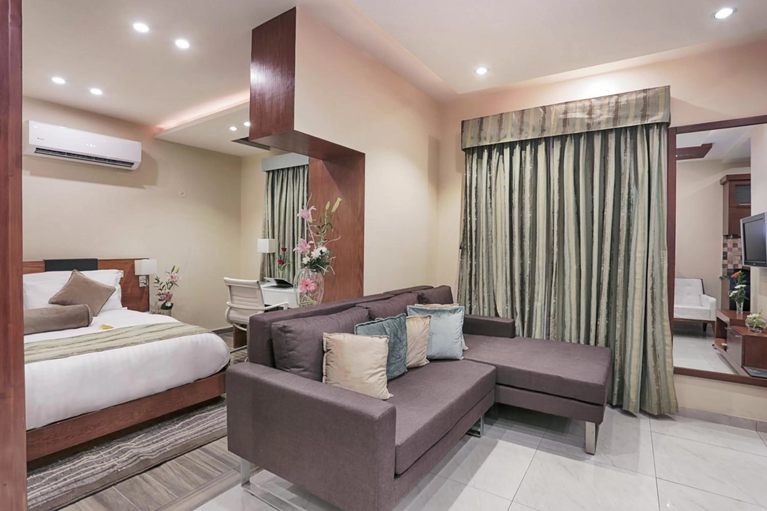 Living room, Bed in Avari Xpress Faisalabad
