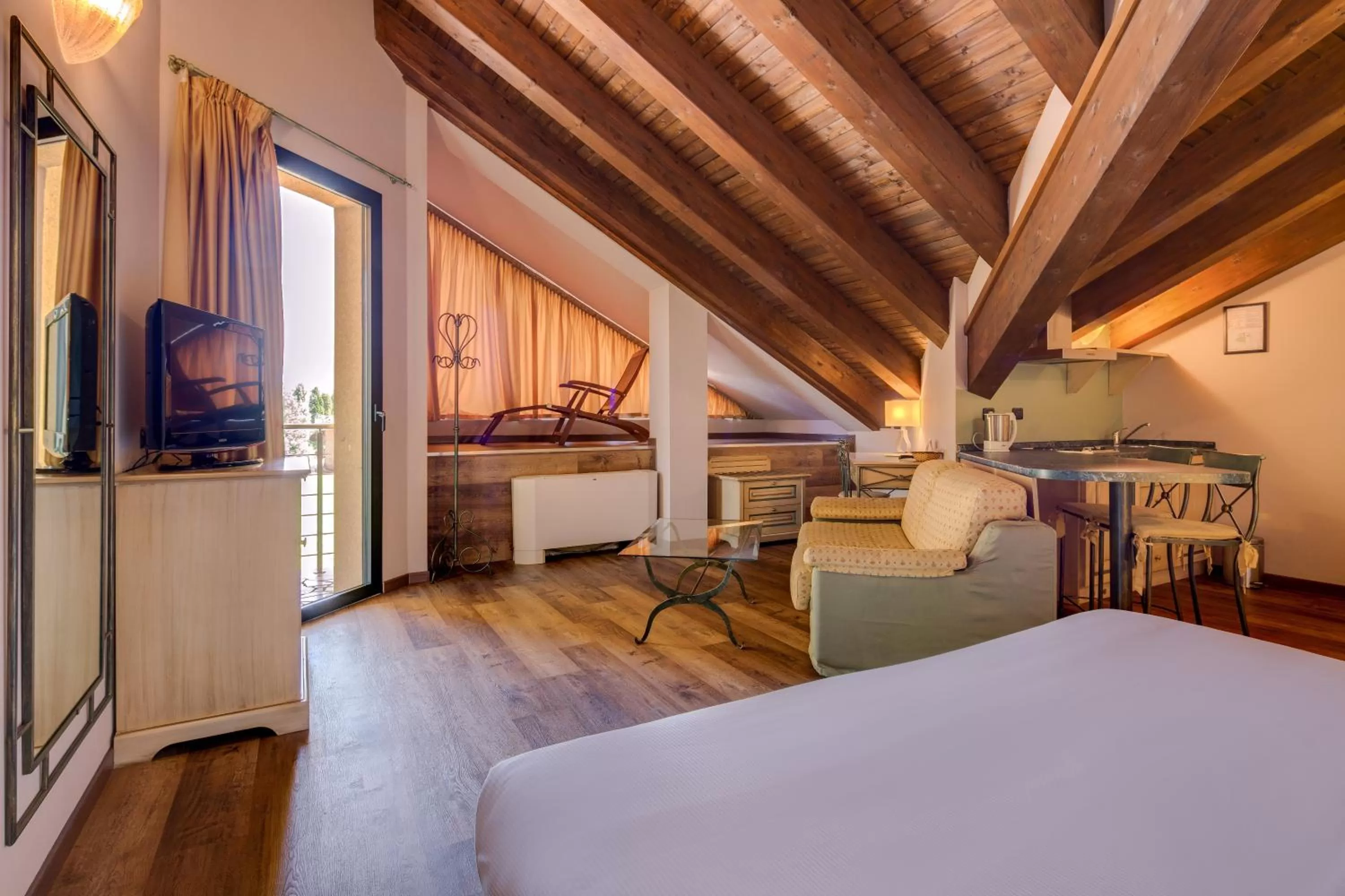 Photo of the whole room, Bed in Art & Hotel Aeroporto