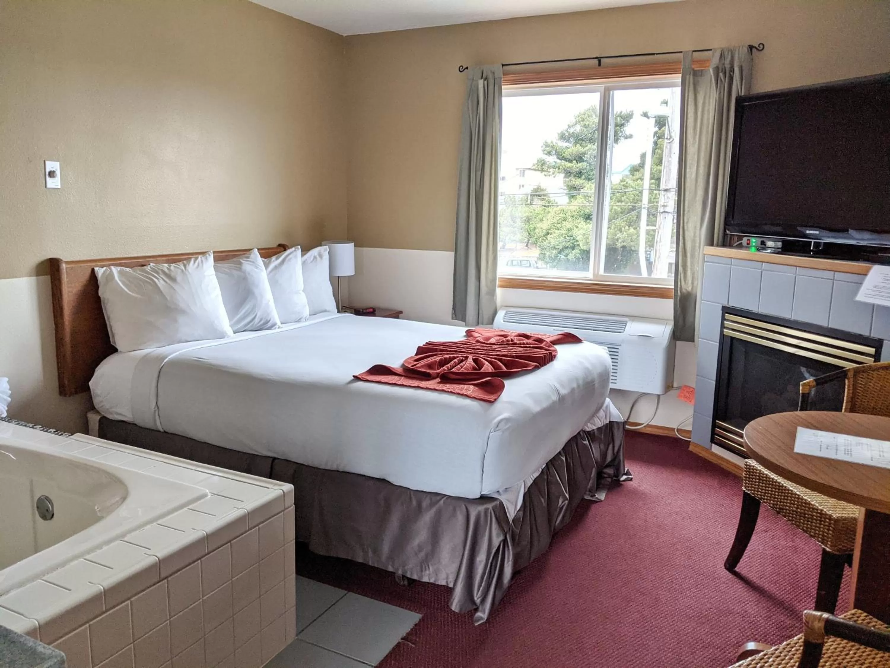 Bed in Hillcrest Inn