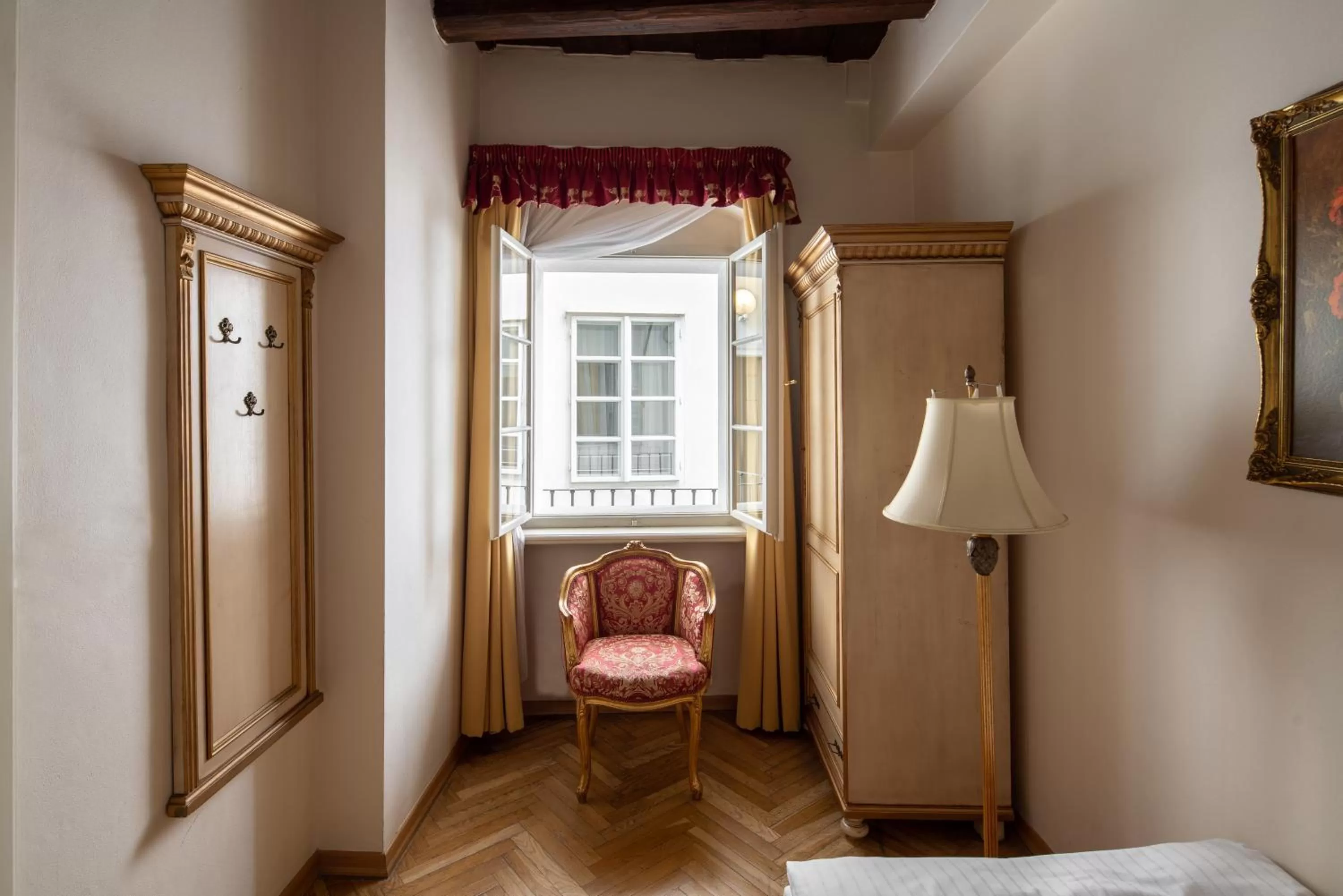 Seating area, Bed in Hotel Residence Green Lobster