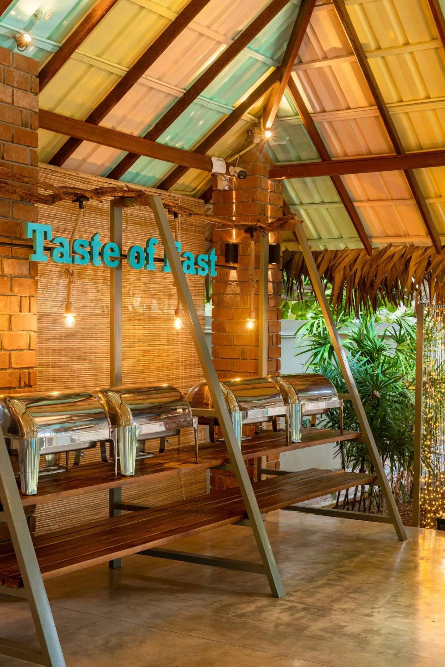 Restaurant/places to eat in Palmera Eco Resorts Nilaveli