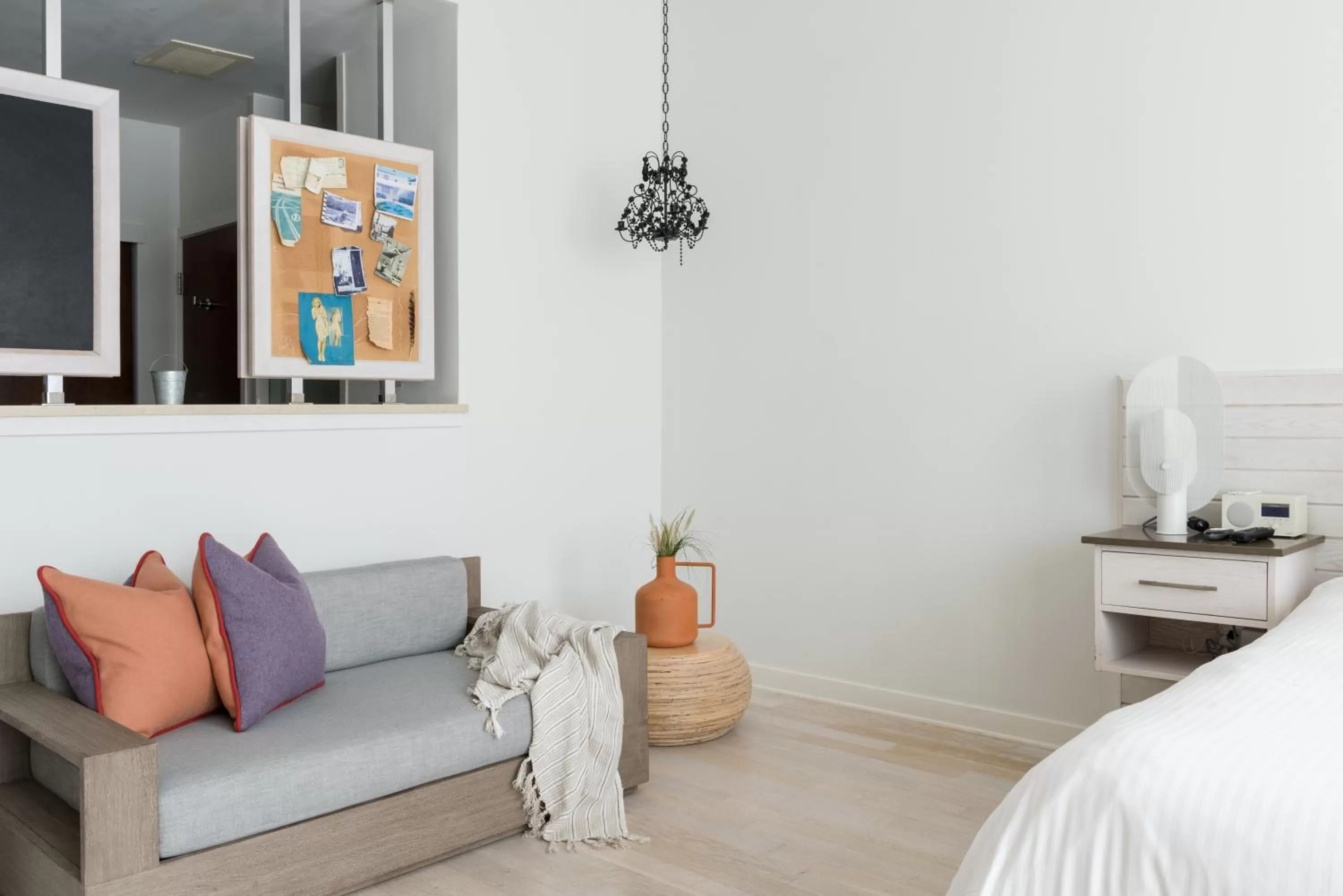 Seating area, Bed in Bungalow Hotel