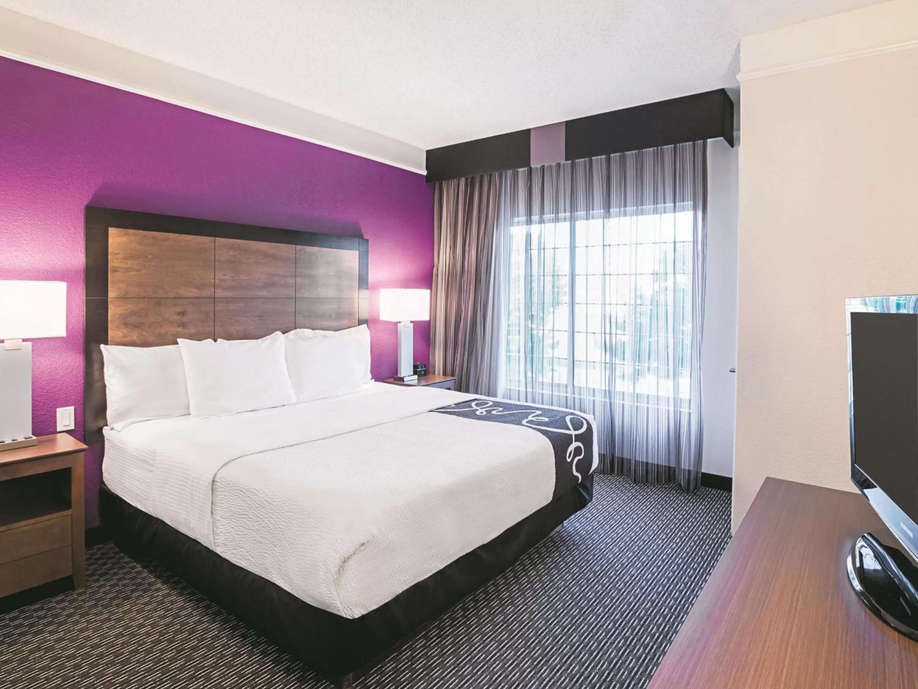 Photo of the whole room, Bed in La Quinta by Wyndham Fort Worth North