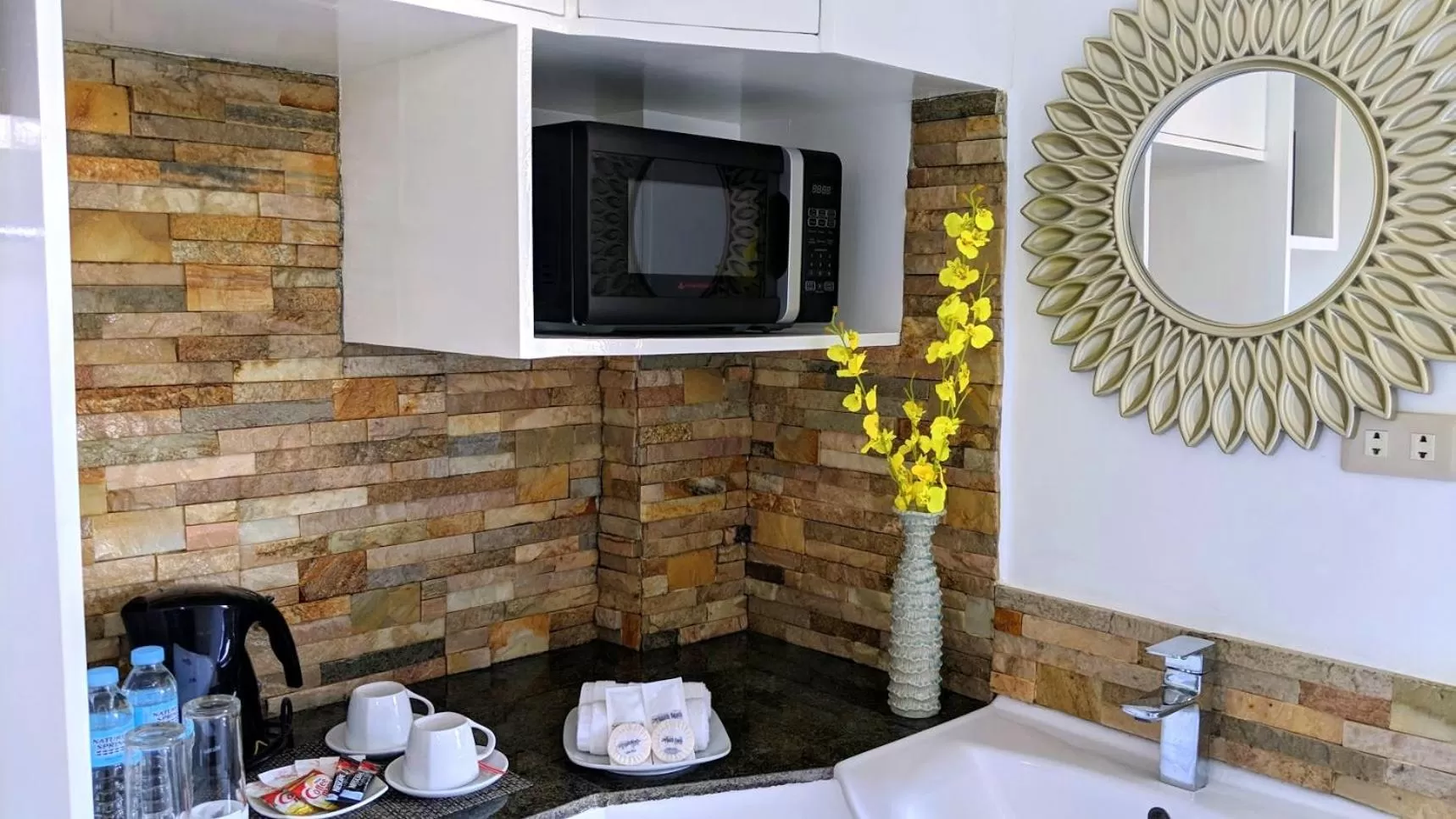 Coffee/tea facilities in Bohol South Beach Hotel