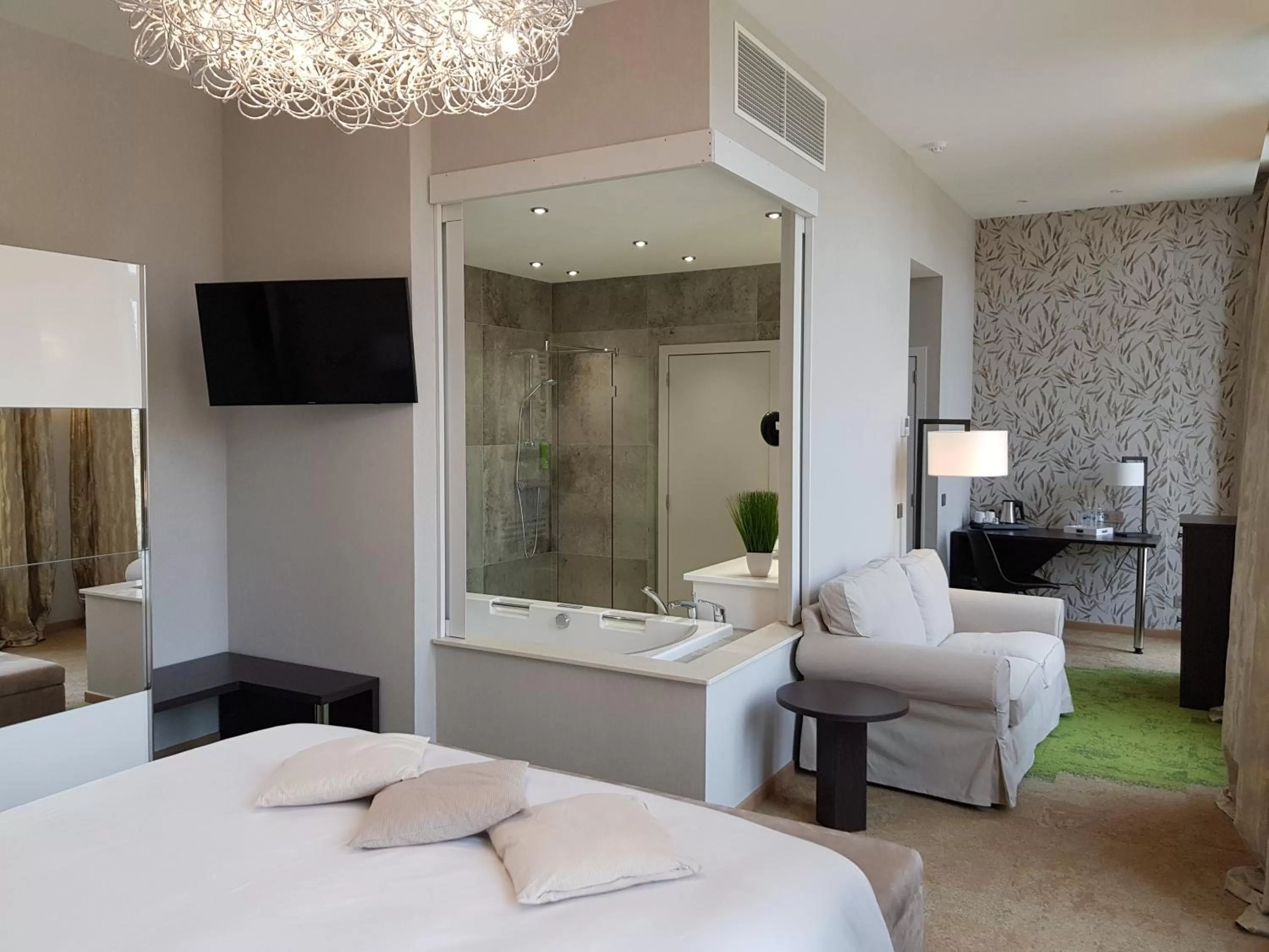 Bed in Hôtel du Parc Ath