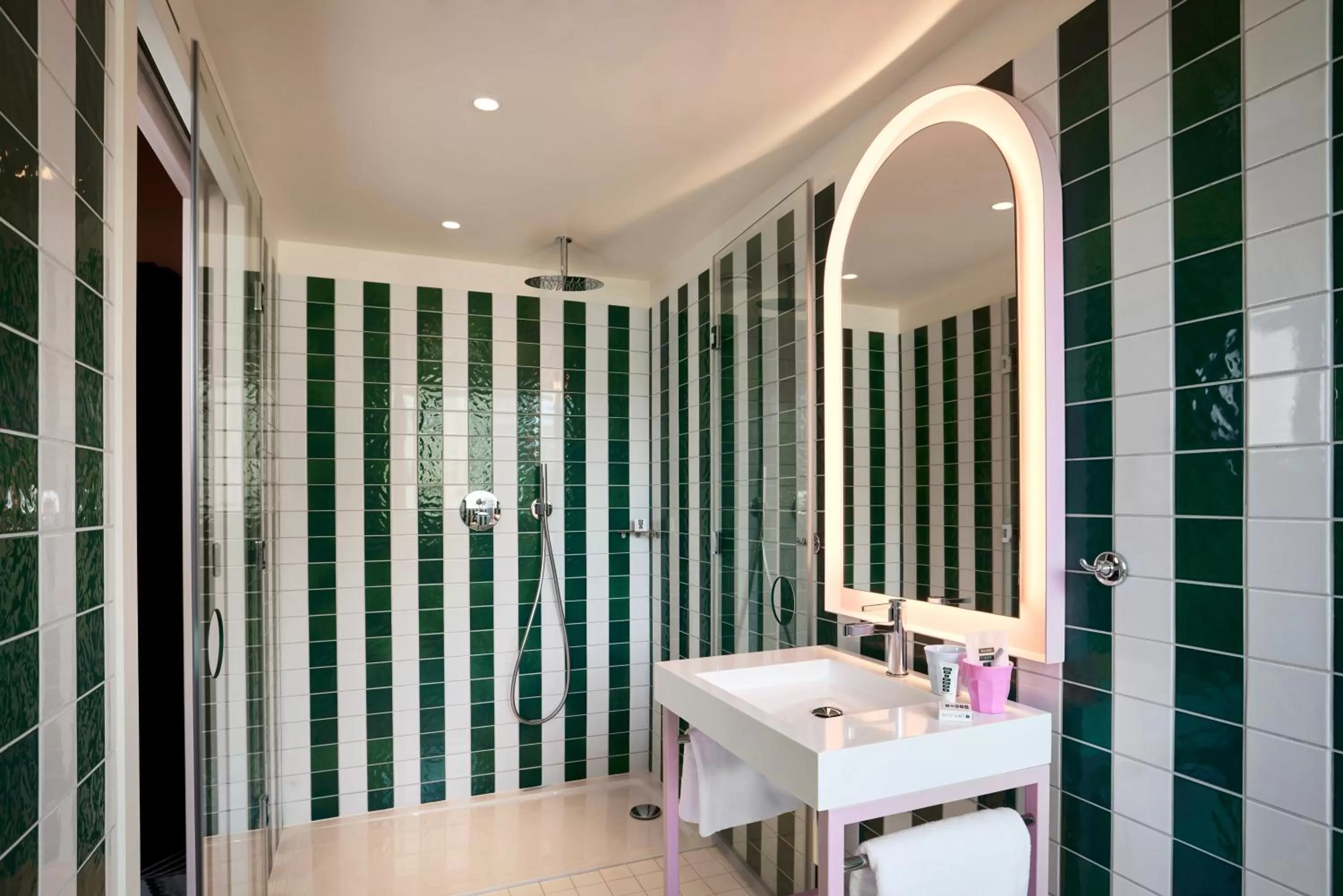 Bathroom in Mama Shelter Dijon