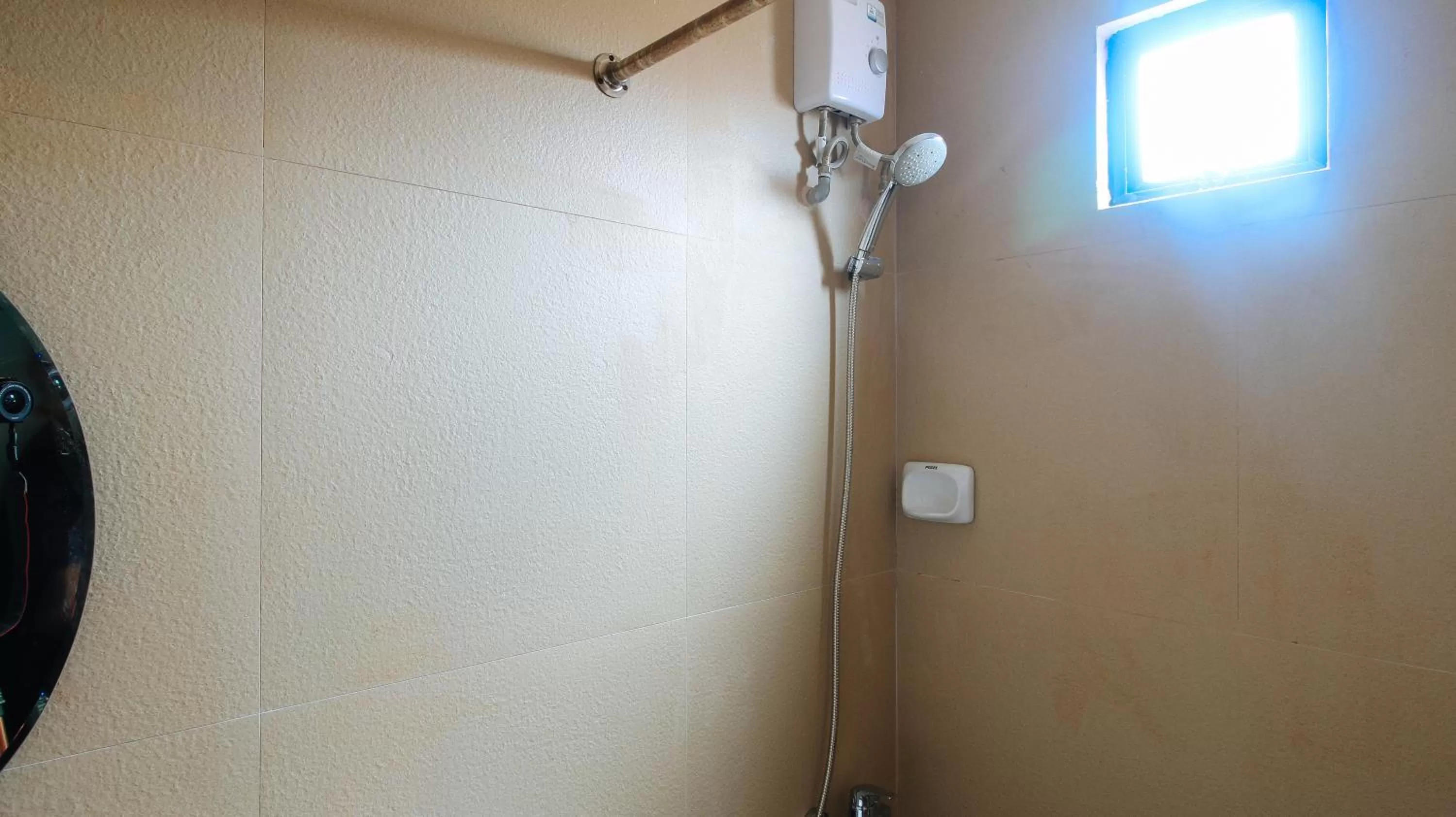 Shower in RedDoorz at Hotel Rosemarie