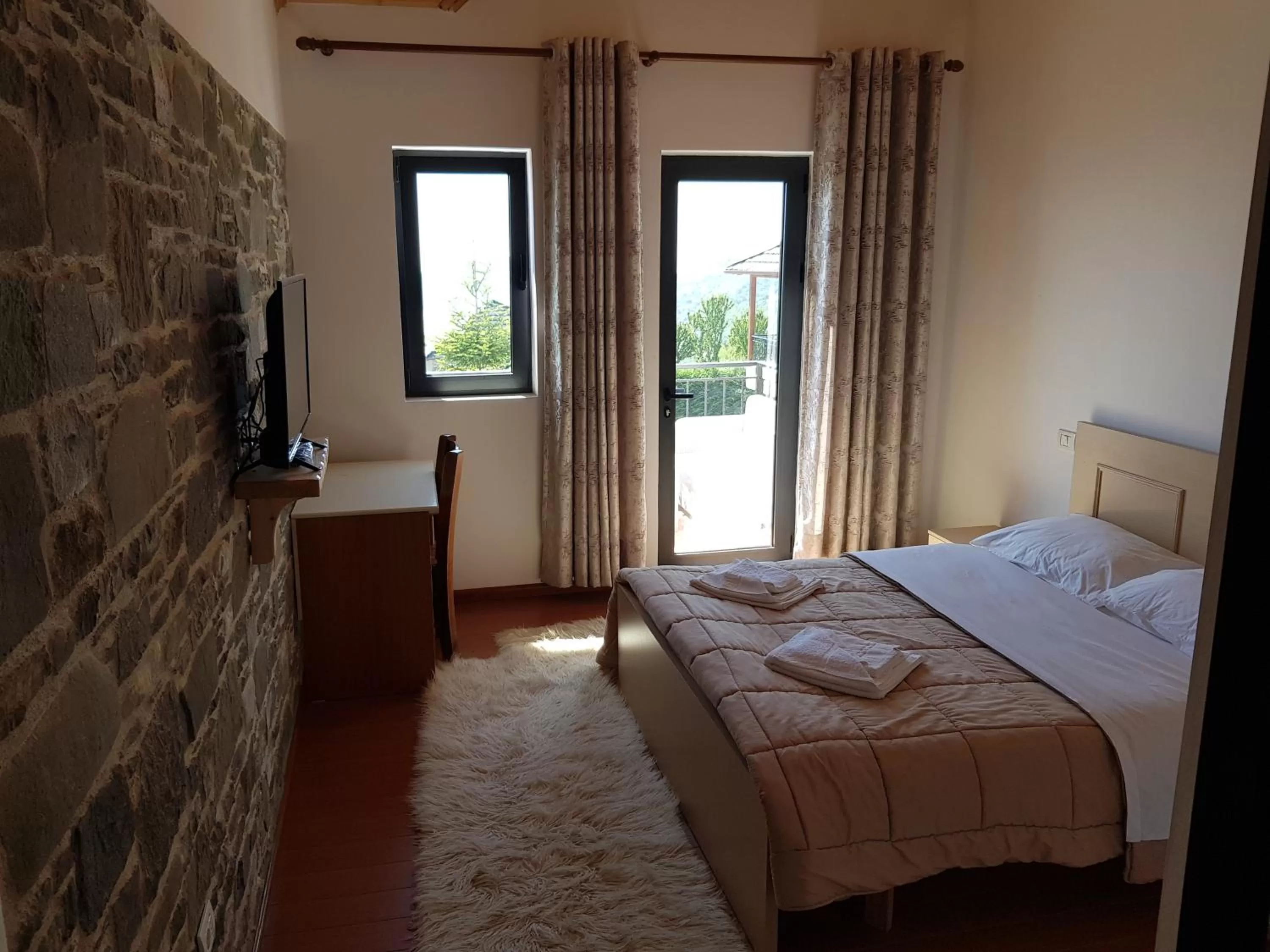 Bed in Sofra E Shpatit