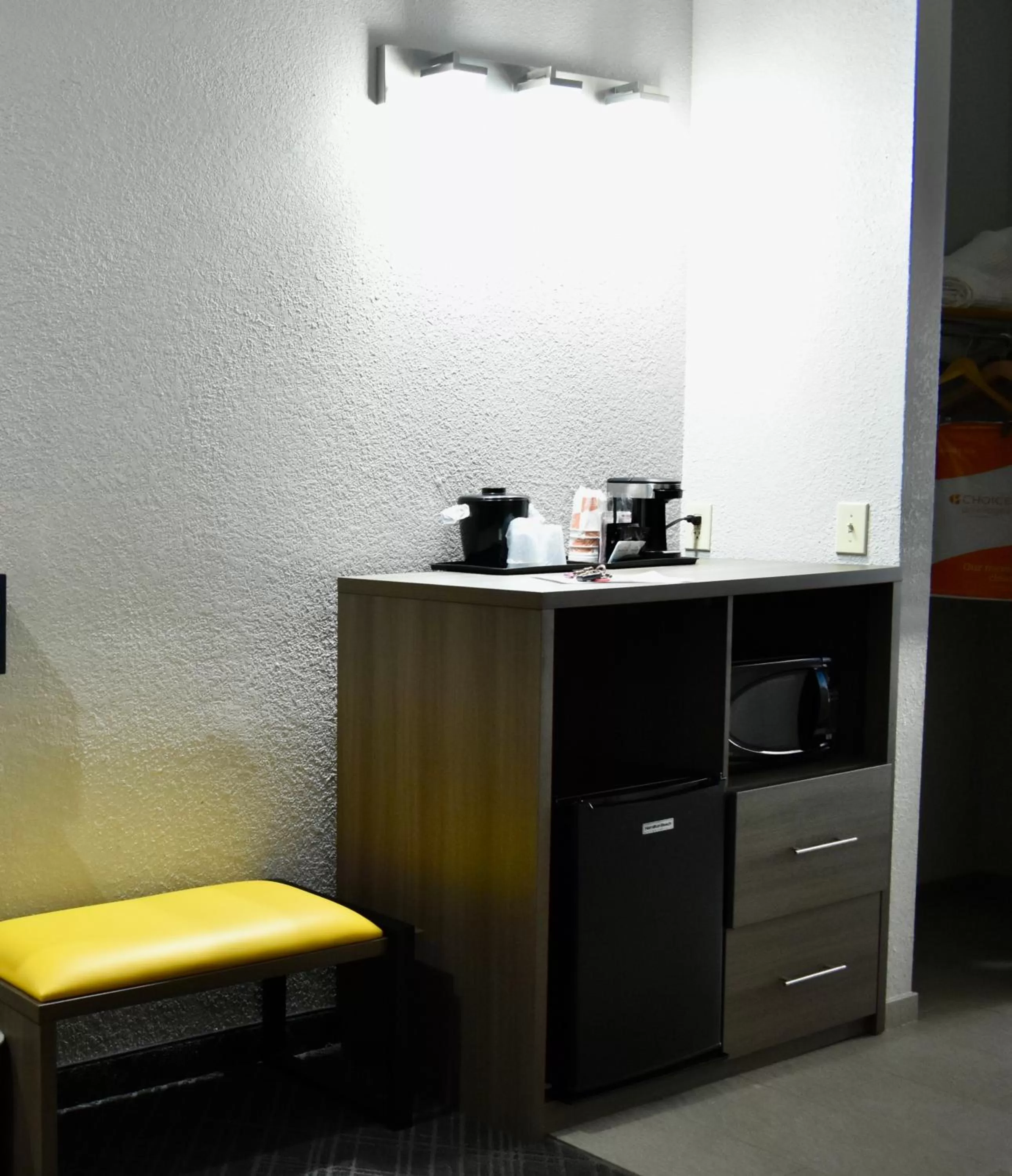 Coffee/tea facilities in Comfort Inn & Suites Cartersville - Emerson Lake Point