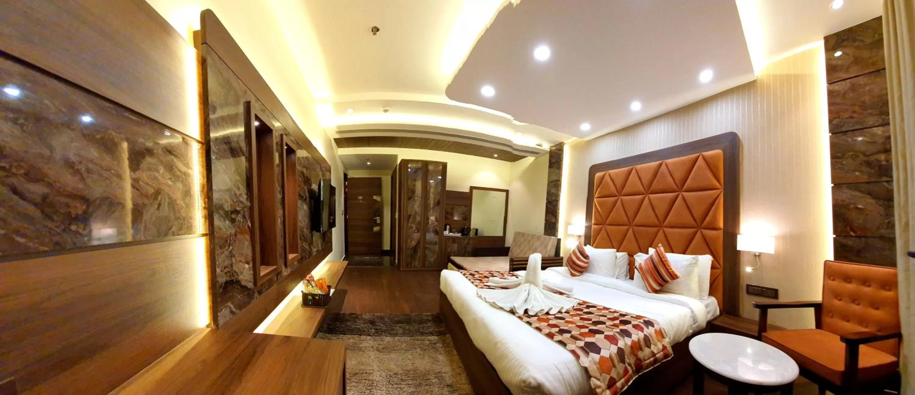 Bed in Hotel Makhan Residency