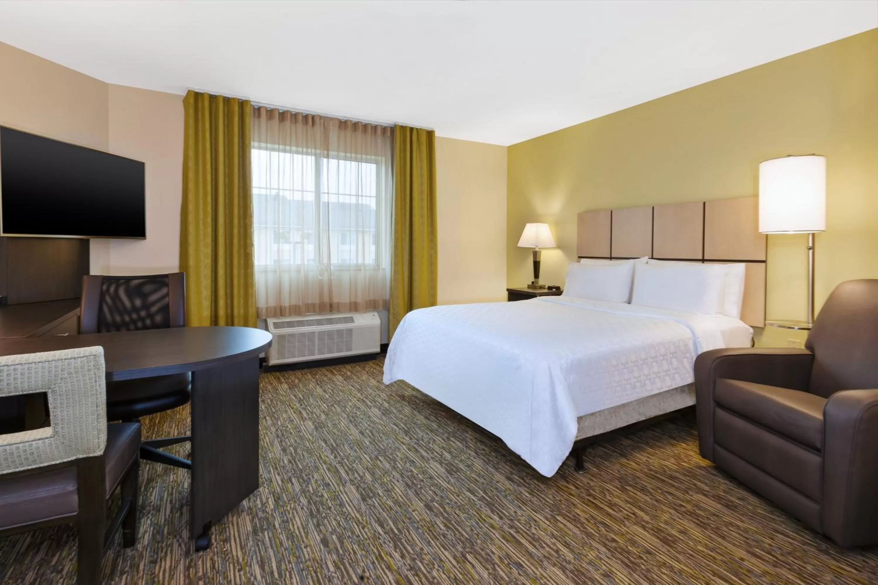 Photo of the whole room, Bed in Candlewood Suites Washington North by IHG