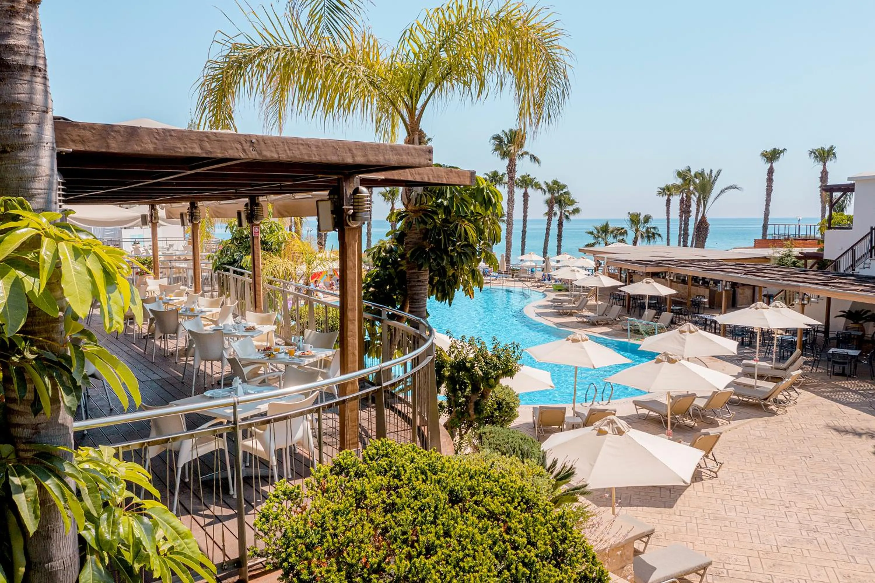 Restaurant/places to eat in Louis Althea Beach