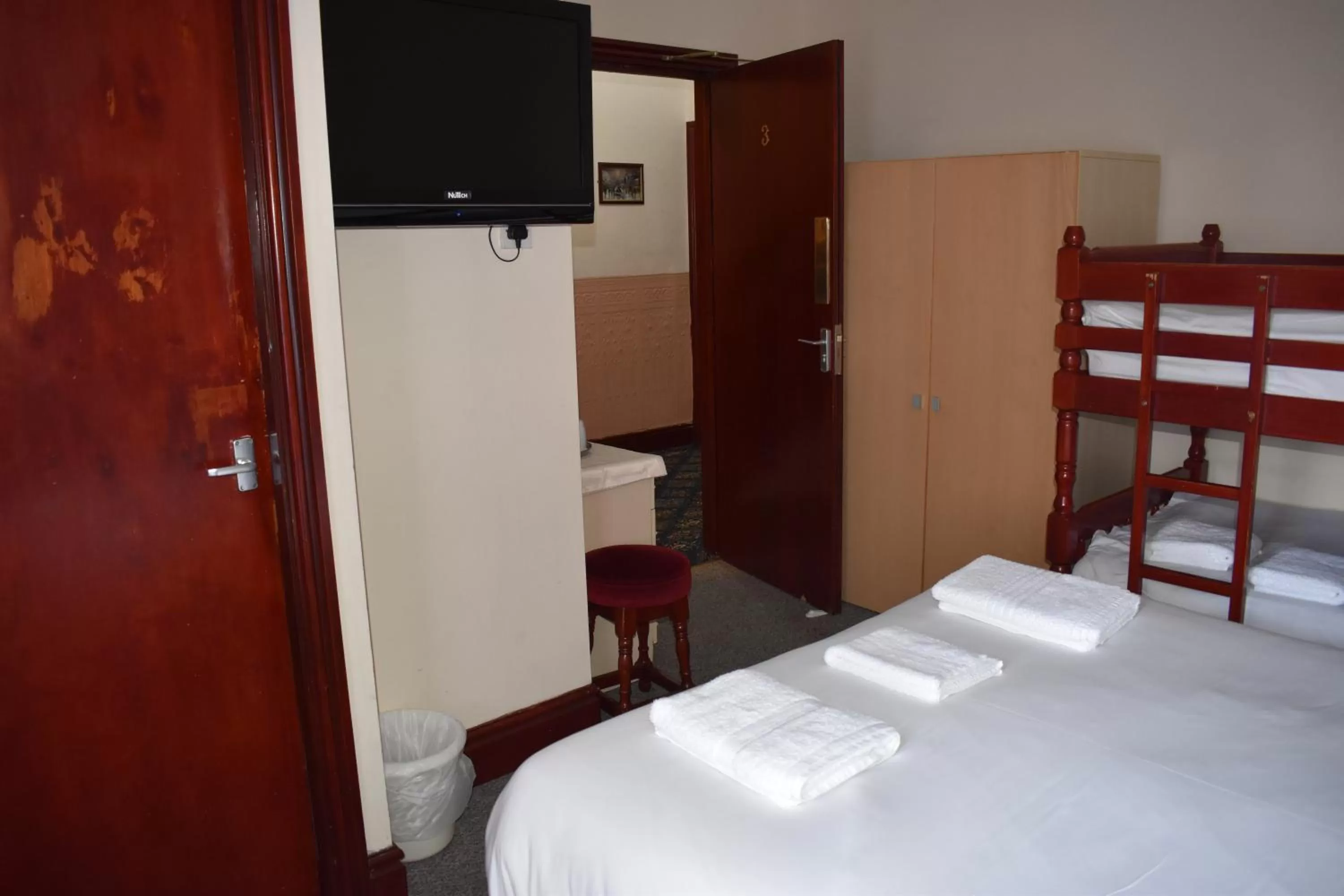 bunk bed, Bed in Lyndhurst Hotel