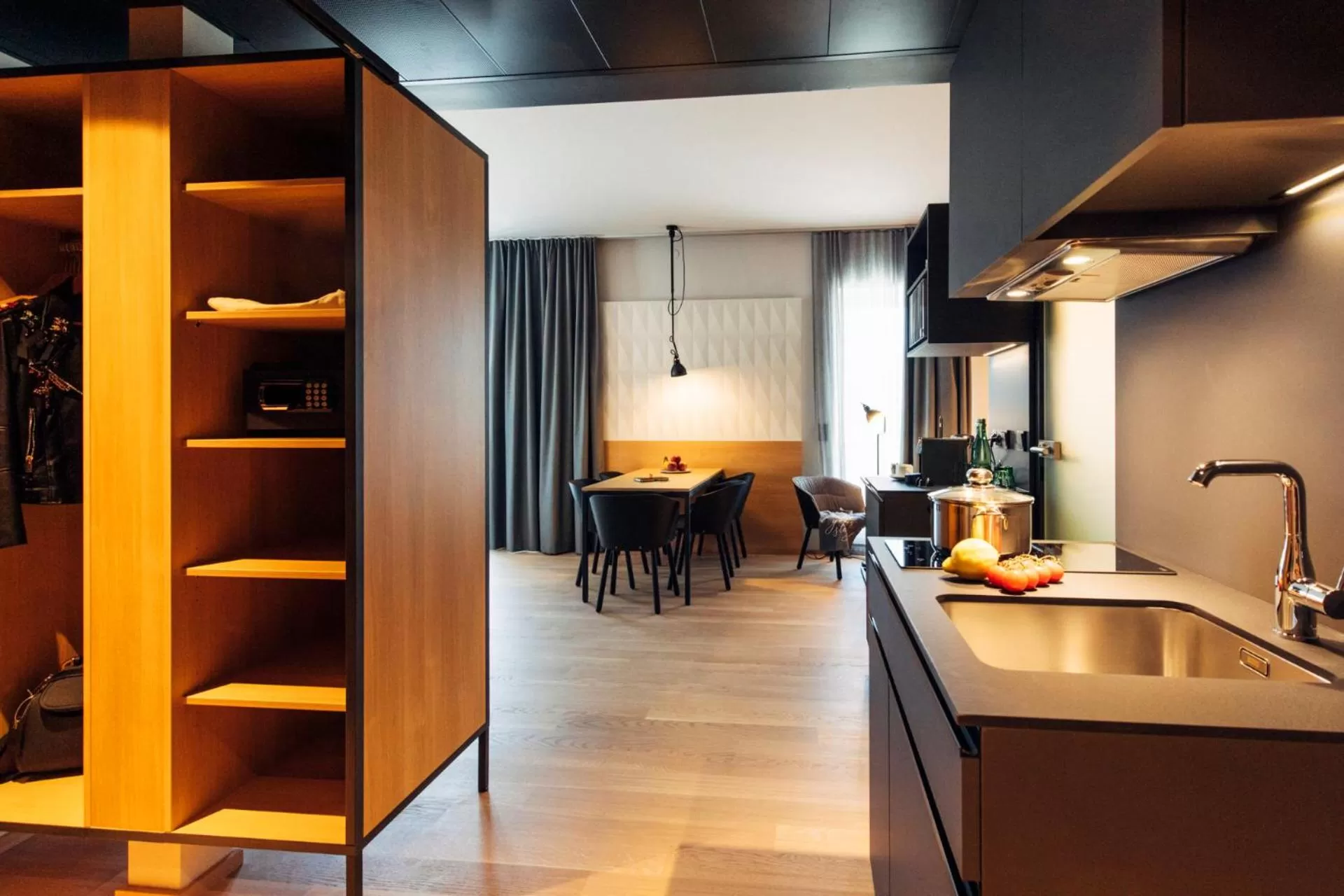 Kitchen or kitchenette in harry's home Steyr hotel & apartments