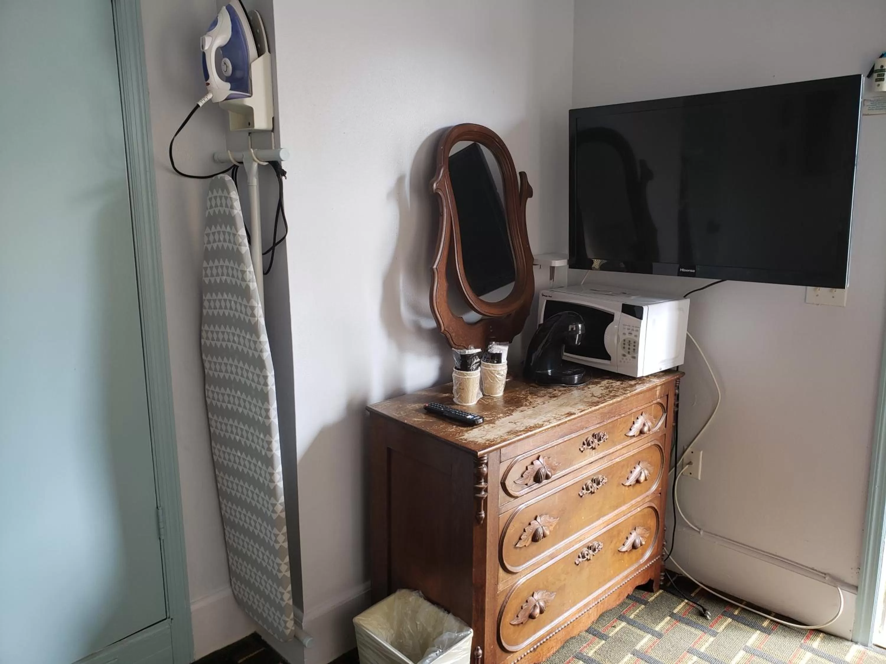 TV and multimedia in Topaz Motel - Flagler Beach