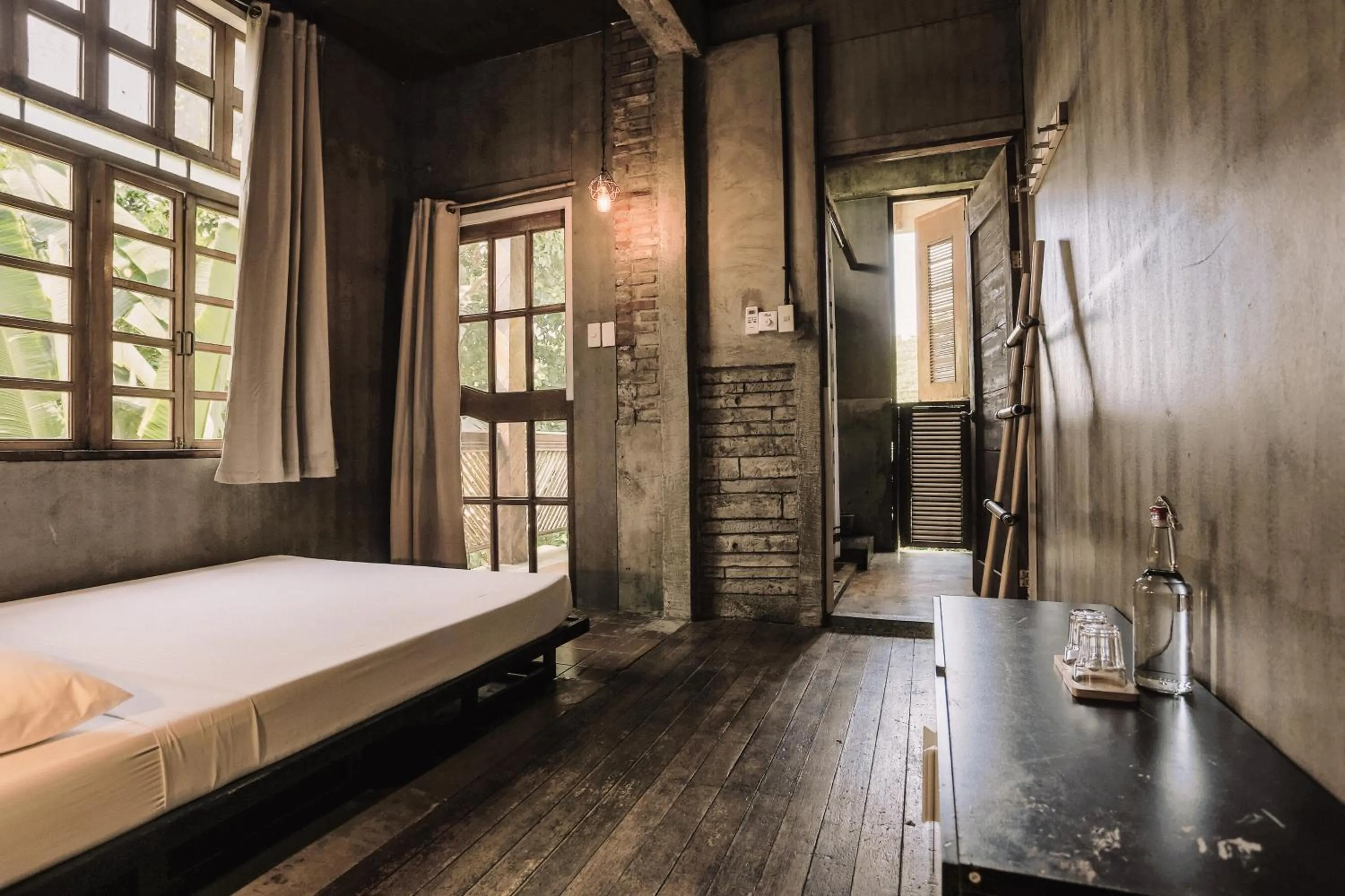 Bedroom, Bed in The Flying Fish Hostel