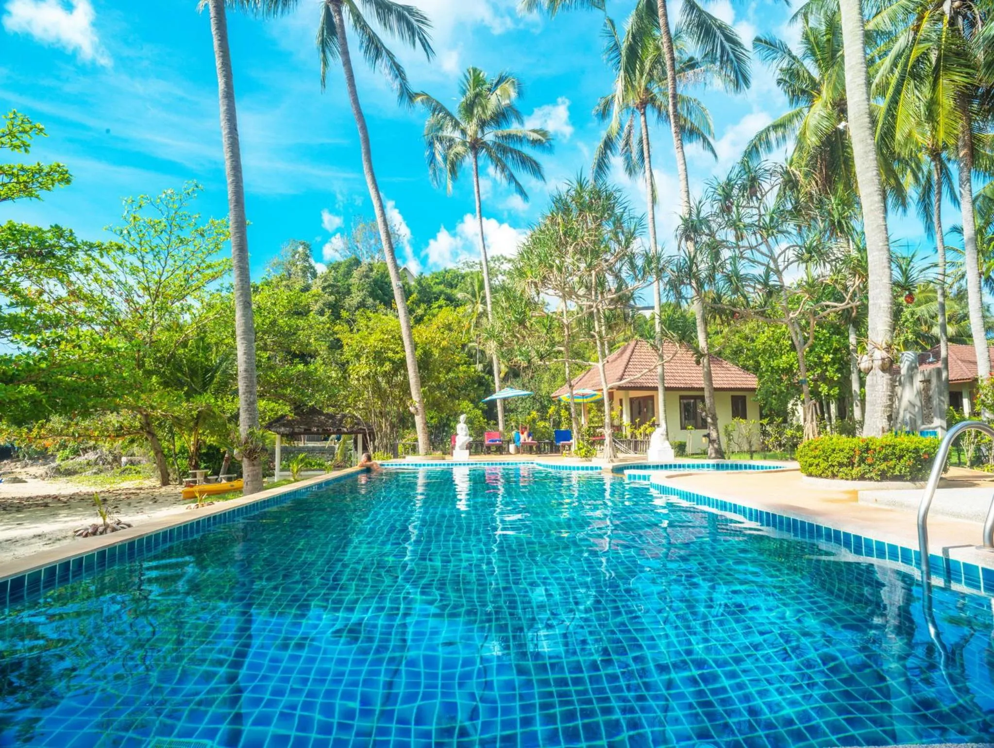 Swimming pool in Am Samui Resort Taling Ngam