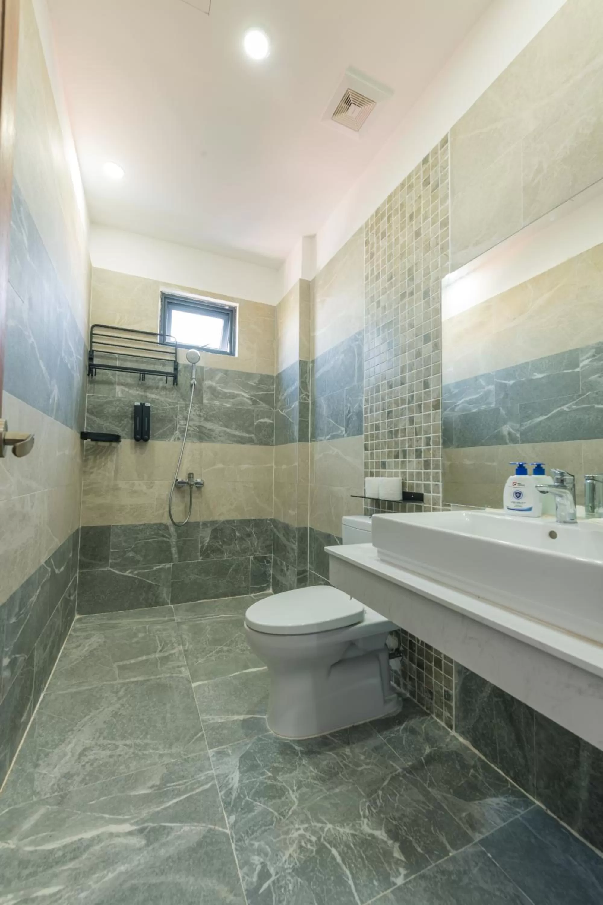 Bathroom in Residence 110 (Hotel and Apartments)