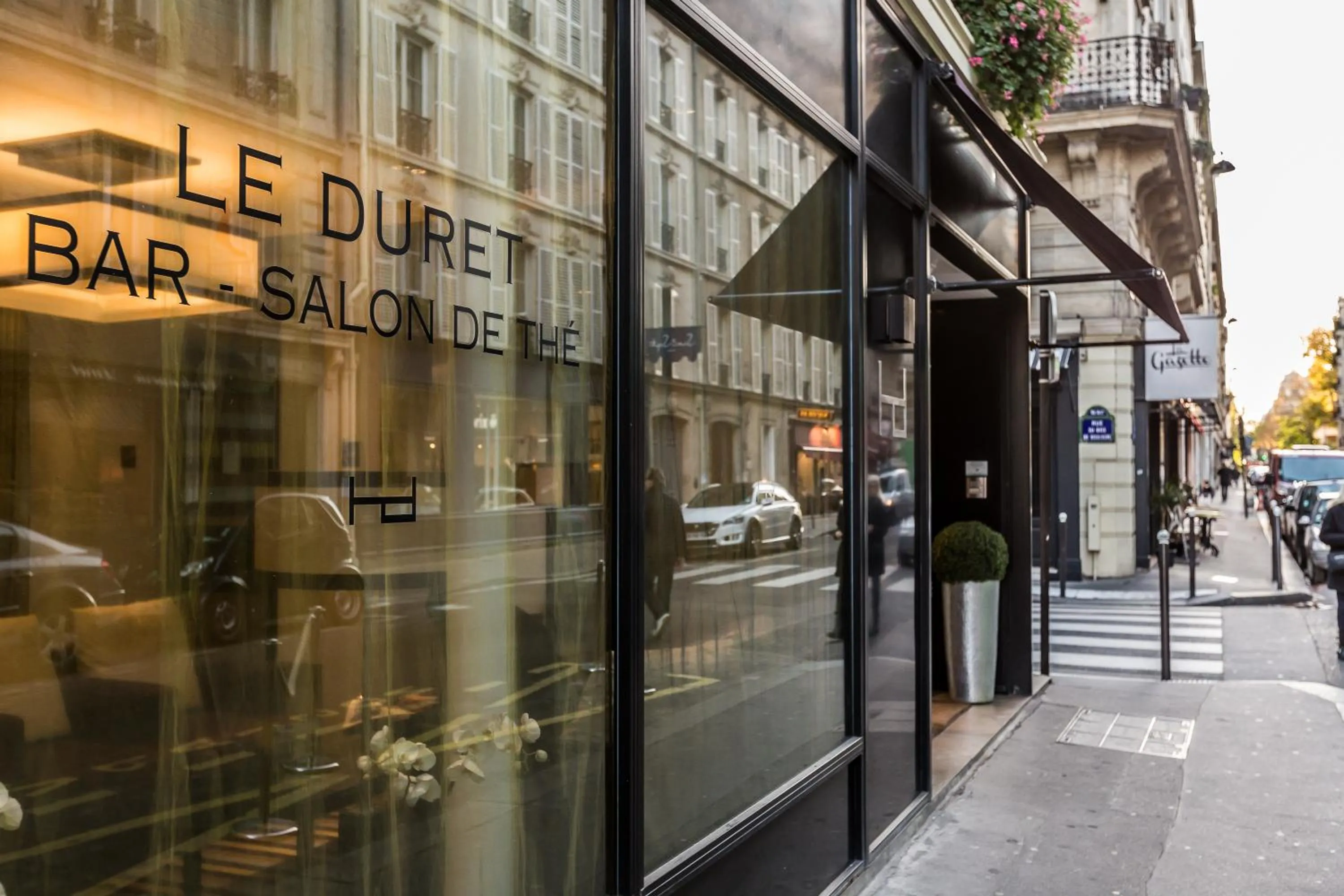 Neighbourhood in Hotel Duret Paris Champs Elysées