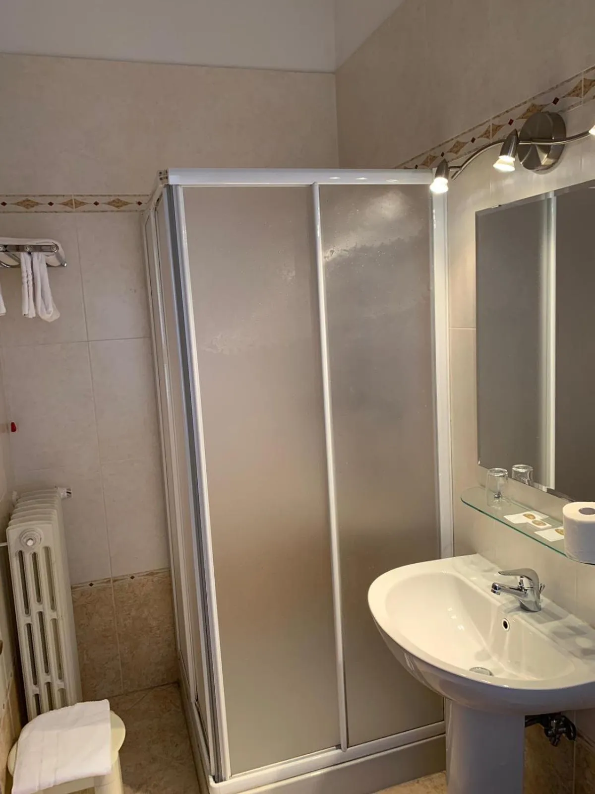 Shower in Hotel Centrale