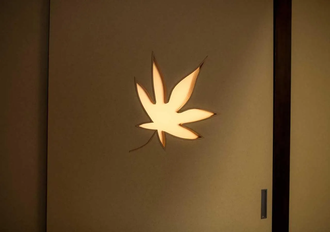 Photo of the whole room in Aura Tachibana