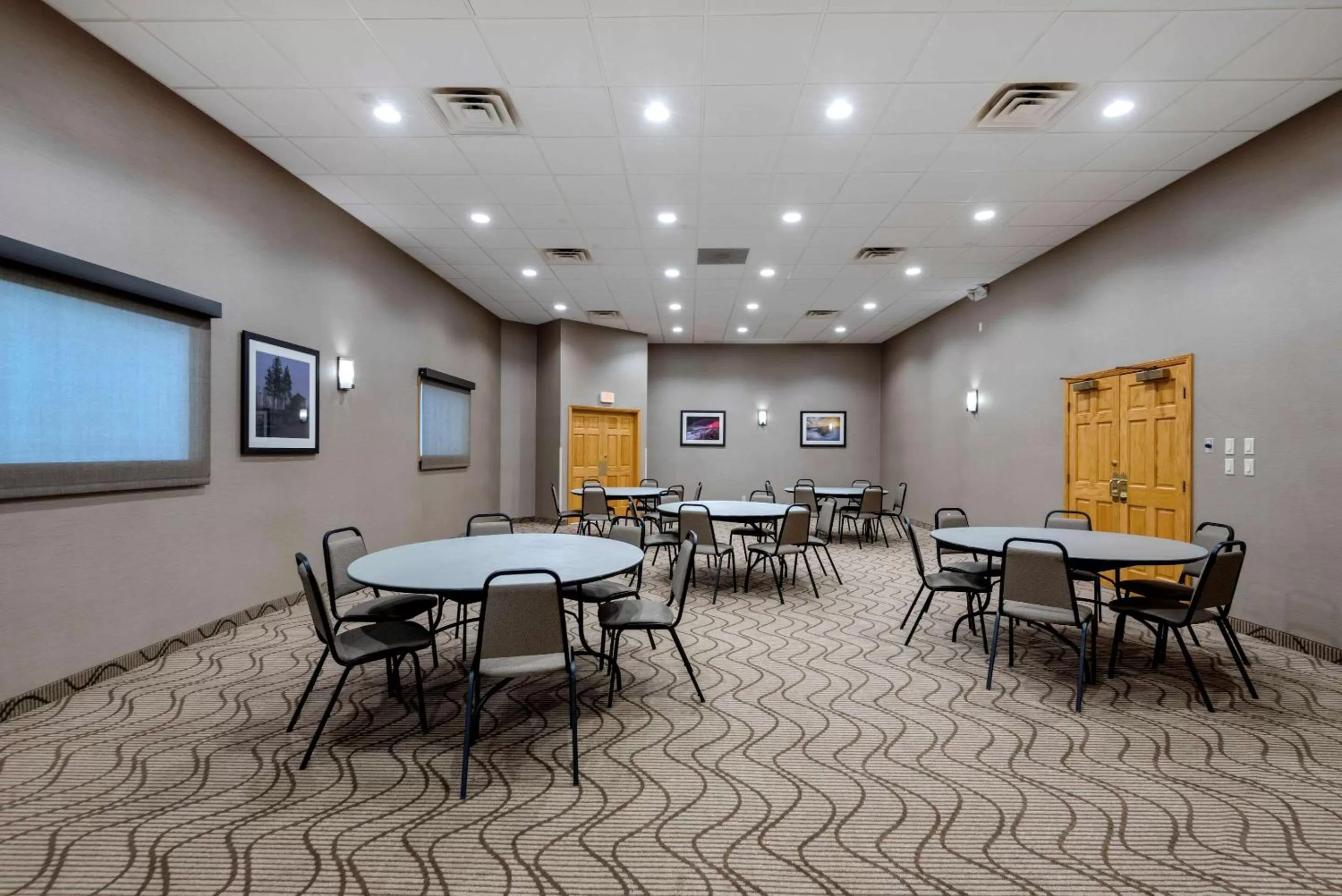 Meeting/conference room in Comfort Inn The Pointe
