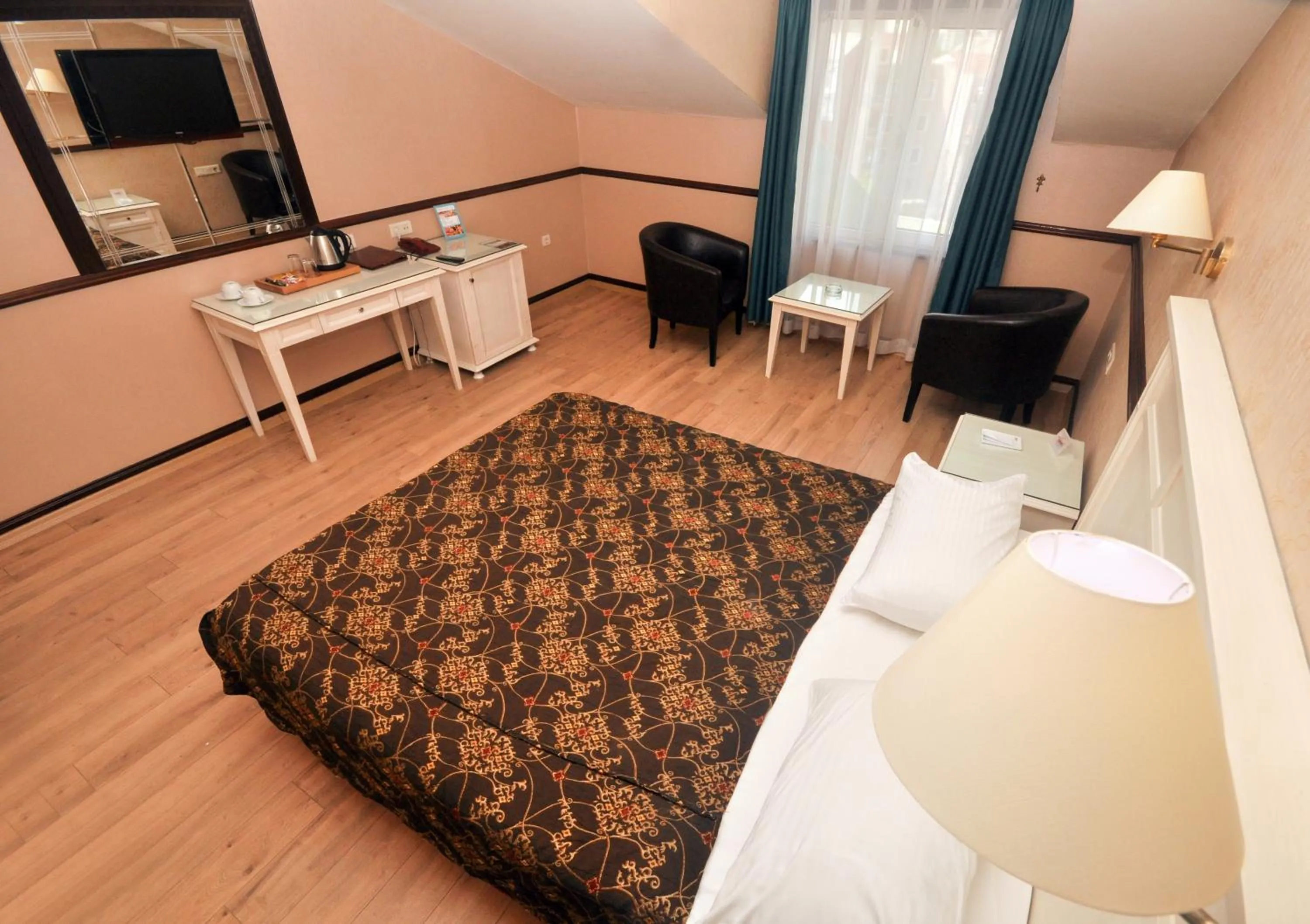 Seating area, Bed in Topkapi Inter Istanbul Hotel