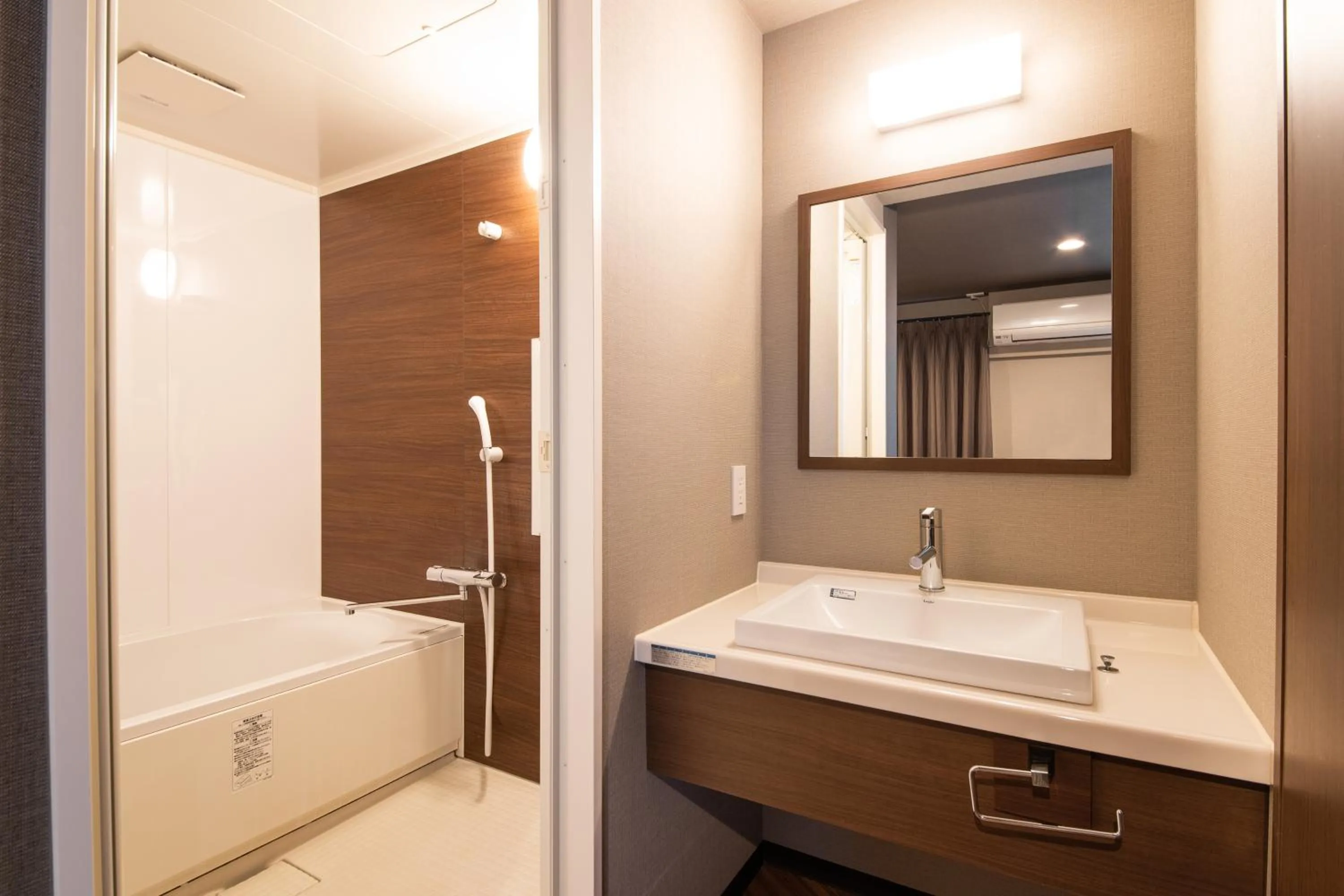 Bathroom in Hotel Crane Tachibana
