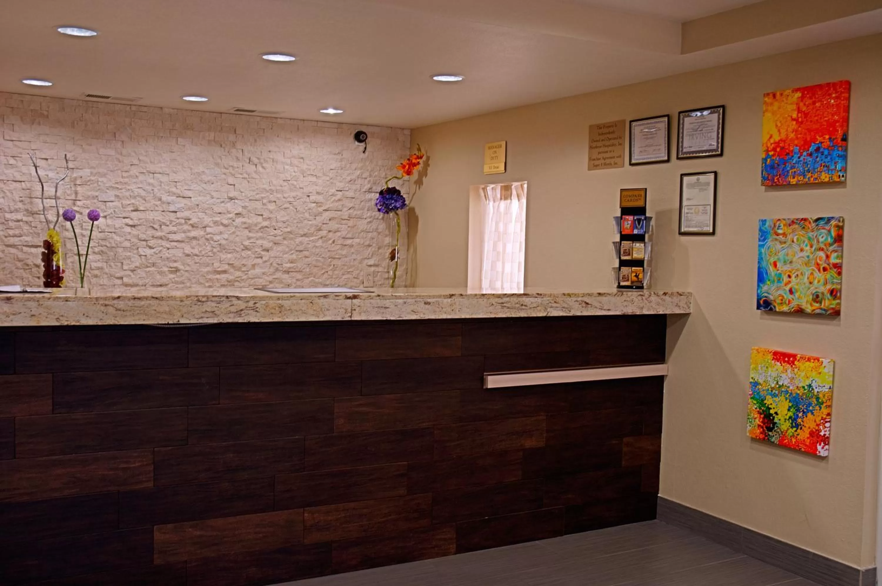 Lobby or reception in Super 8 by Wyndham Irving/DFW Apt/North