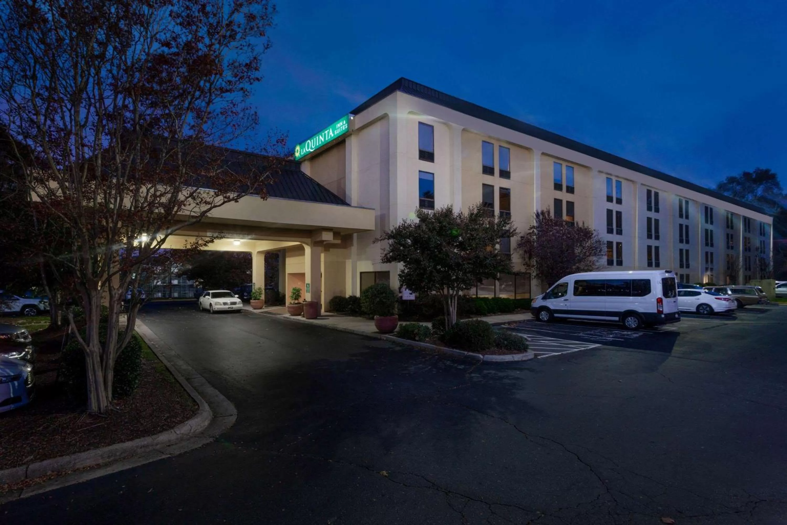 Property building in CLT Airport Inn & Suites