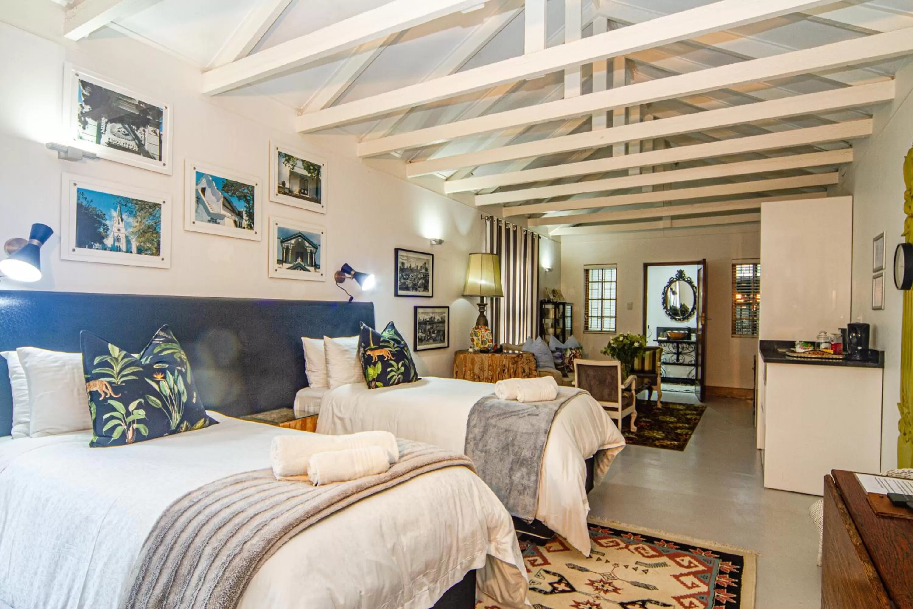 Photo of the whole room, Bed in Holland House B&B